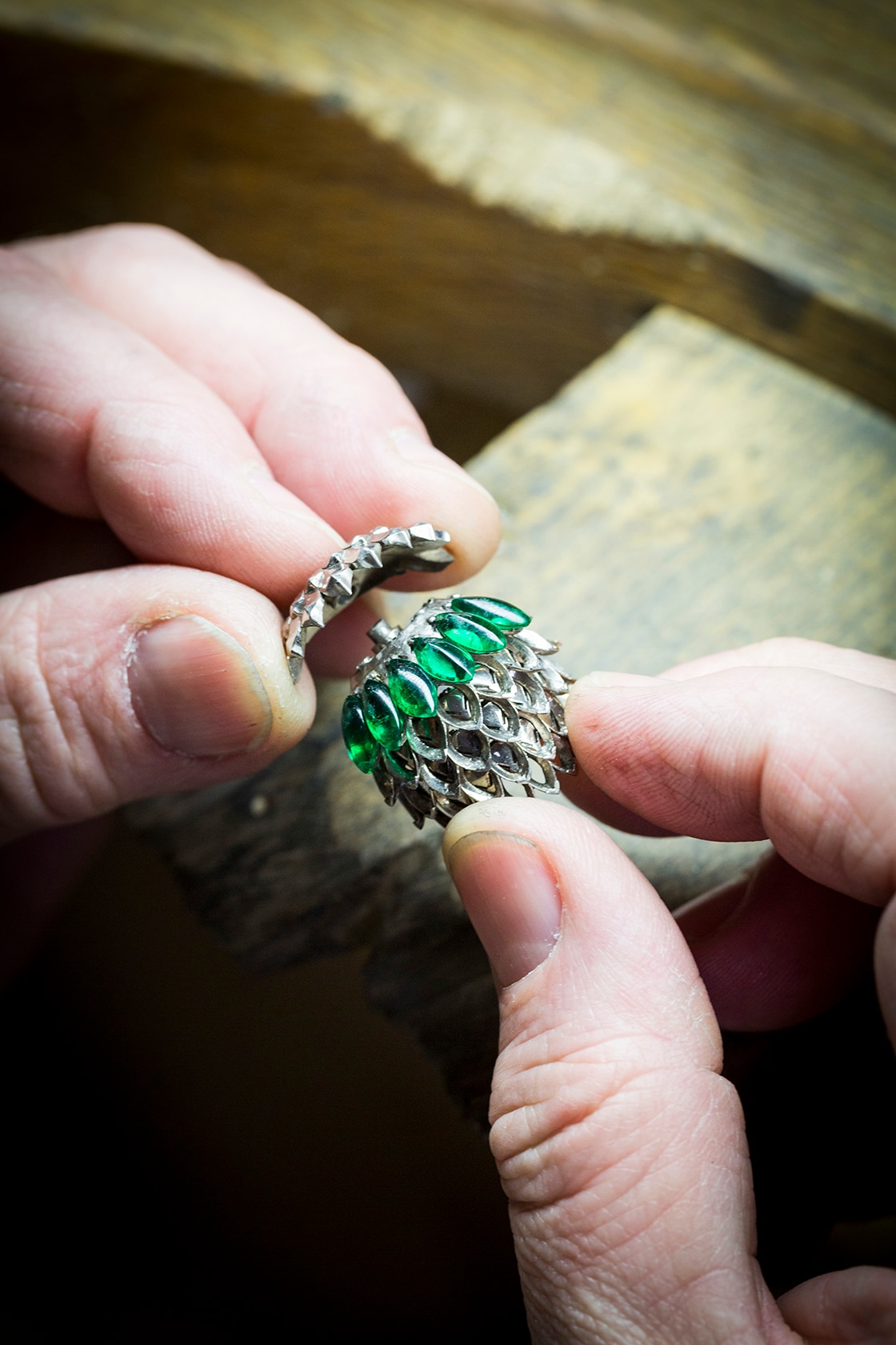 Assembling the Pomme de pin clip jewelry structure, Quatre contes de Grimm collection, Van Cleef & Arpels.