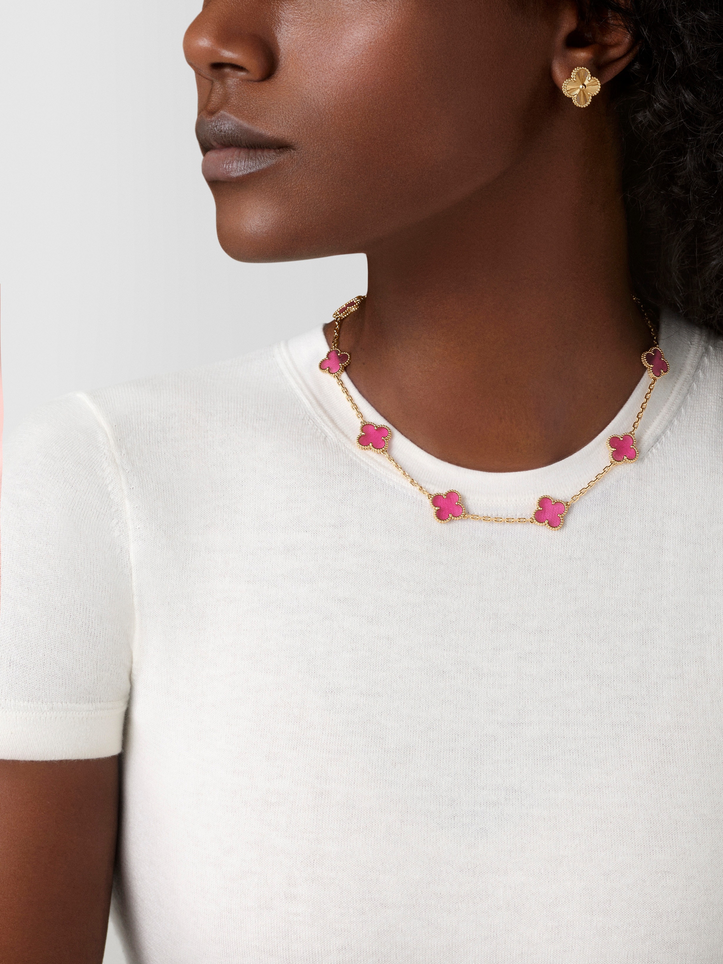 Vintage Alhambra项链，10枚四叶幸运图案, 18K黄金, Worn Detail, Jewelry Necklace_梵克雅宝_Van Cleef & Arpels