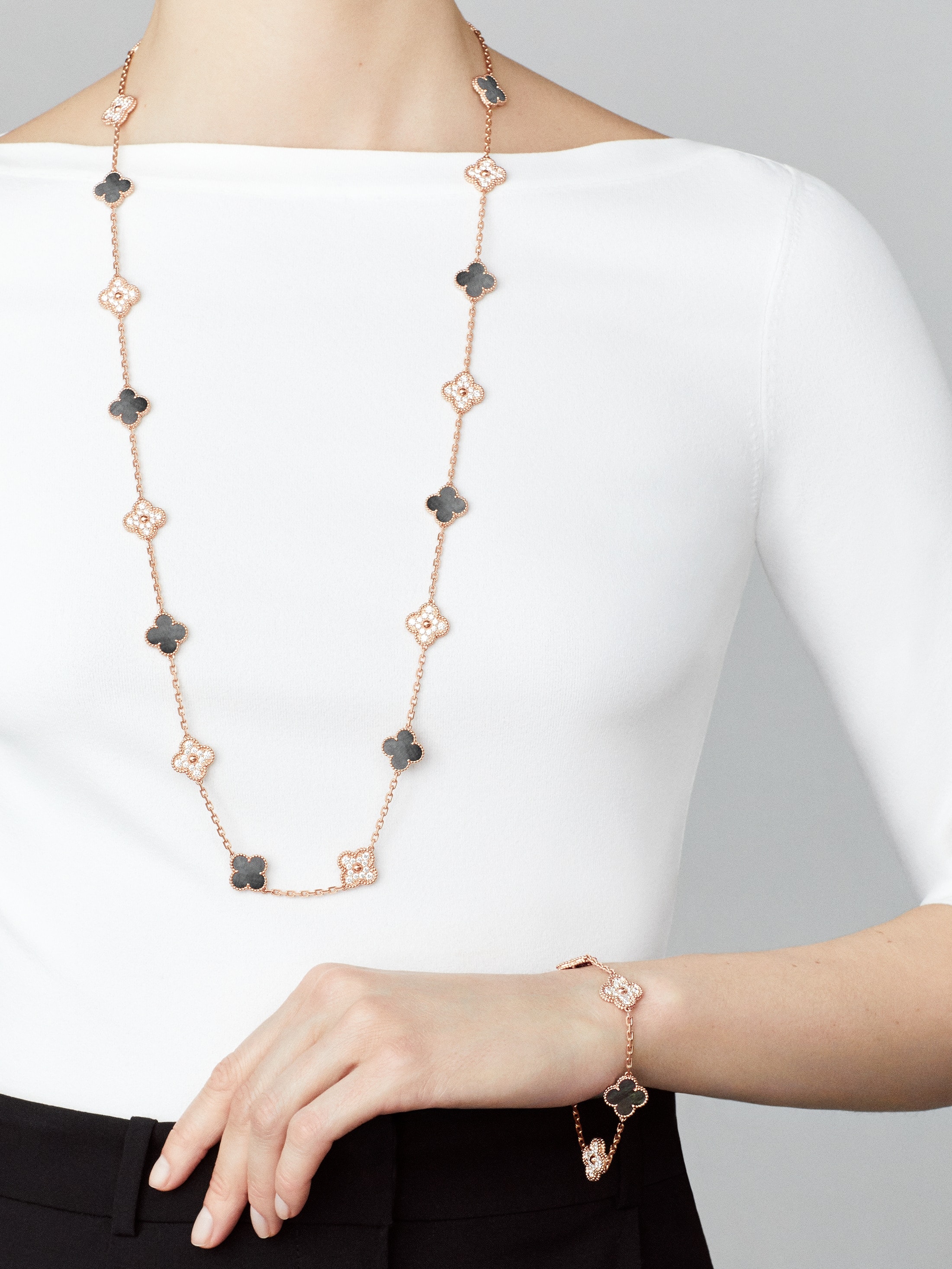 Vintage Alhambra long necklace 20 motifs 18K rose gold Diamond Mother of pearl Van Cleef Arpels