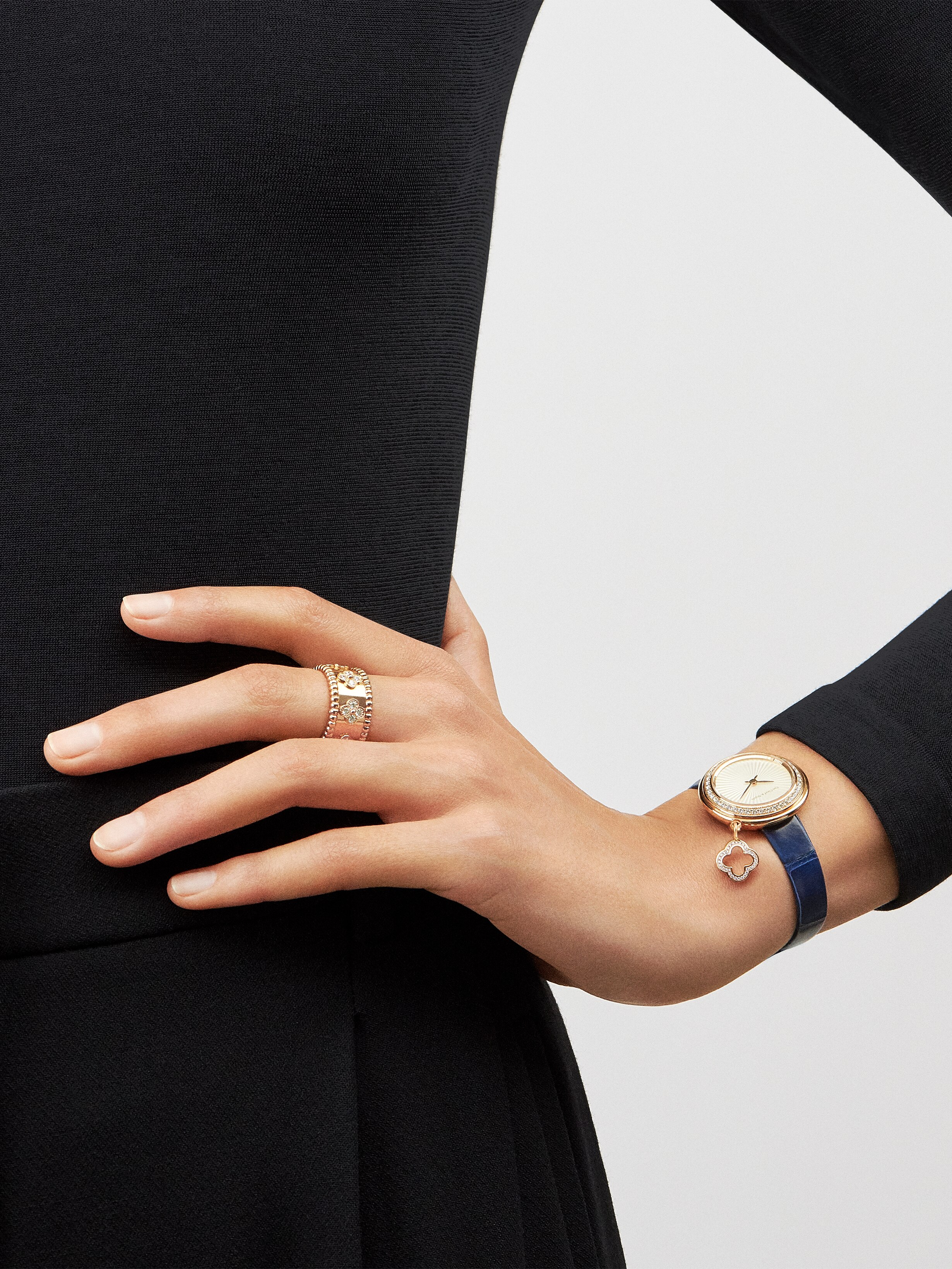 Perlée clovers ring, small model, 18K rose gold, Diamond:  28 stones,  0.62 carat, Worn Alternative, Jewelry Ring - Van Cleef & Arpels