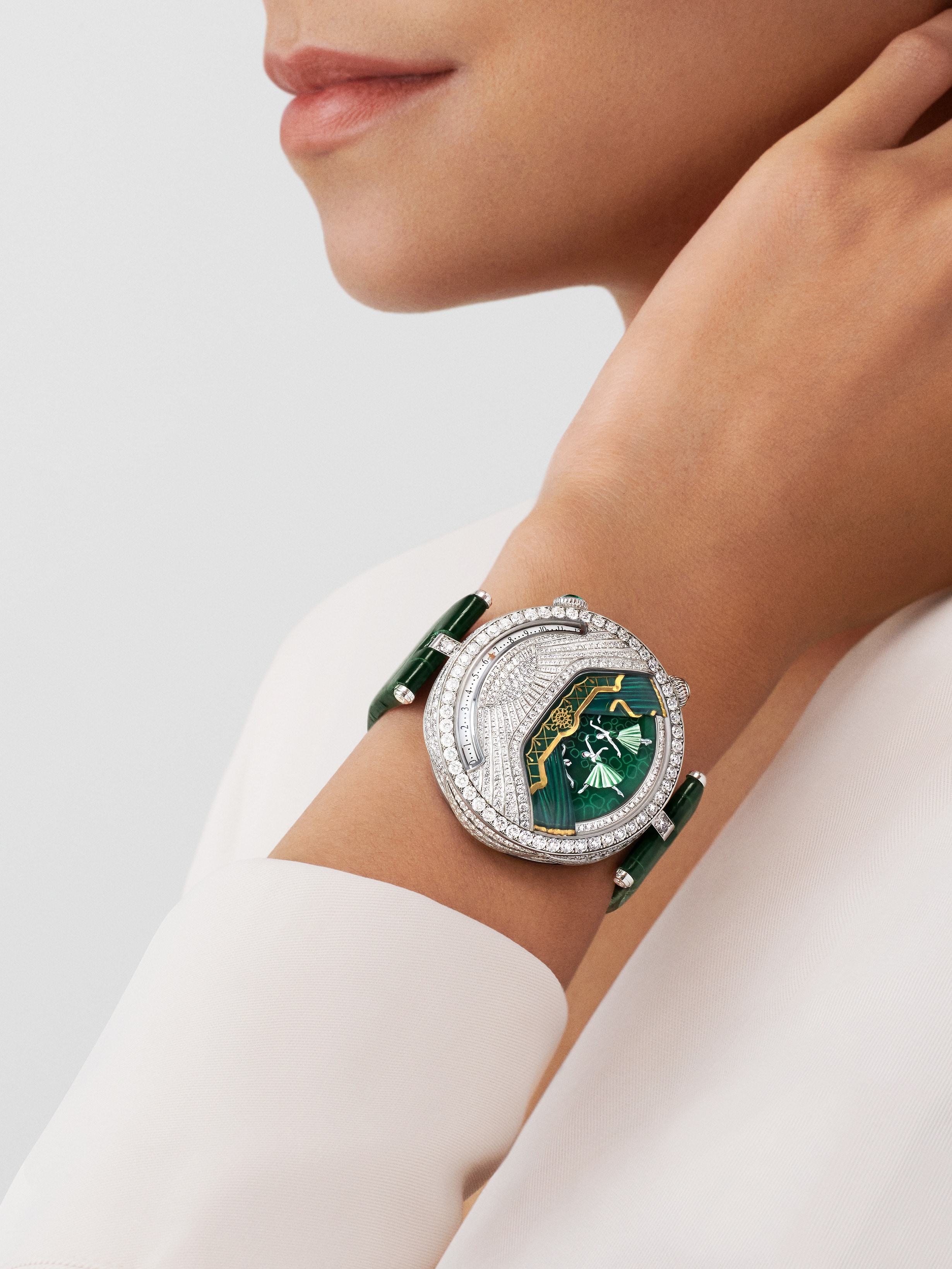 Lady Arpels Ballerine Musicale Emeraude watch, 18K white gold, Diamond:  733 stones,  7.52 carats, Emerald:  1 stone,  0.16 carat, Worn Alternative, Watch - Van Cleef & Arpels