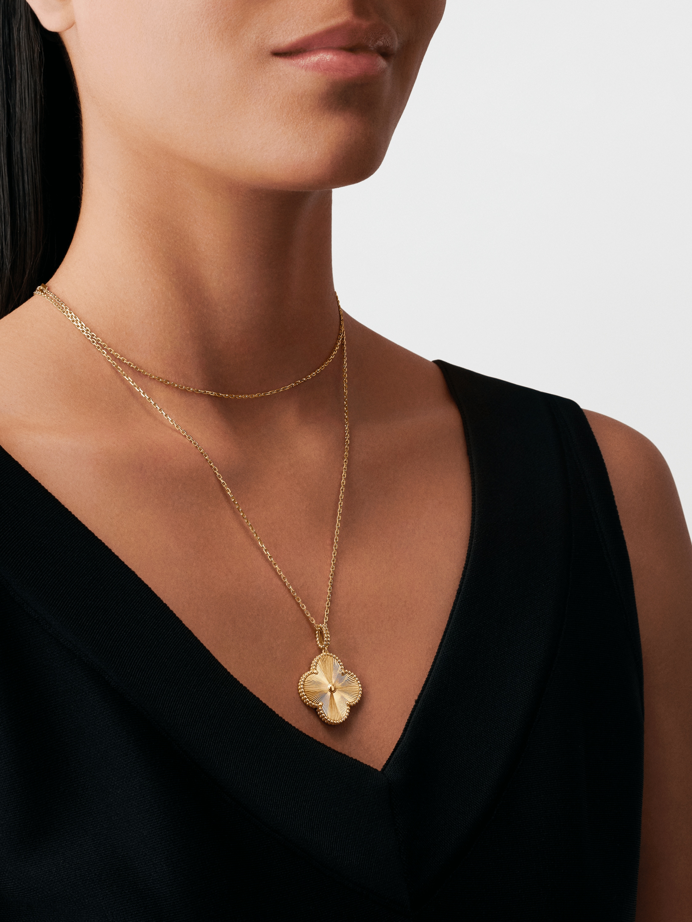 VCARP4KO00 Magic Alhambra long necklace, 1 motif Van Cleef & Arpels