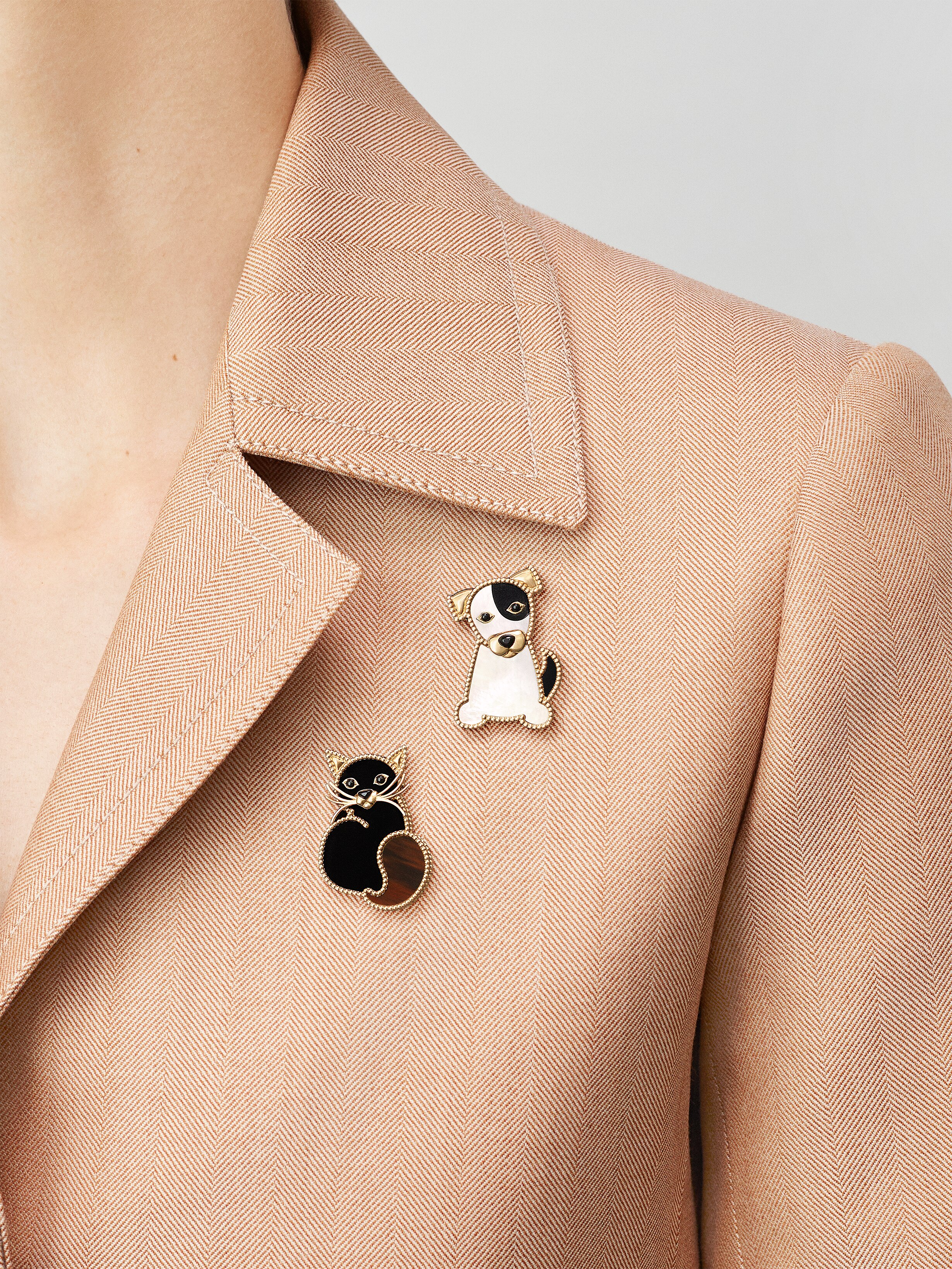 Lucky Animals Cat Clip, 18K yellow gold, Obsidian:  1 stone, Onyx:  4 stones, Worn Alternative, Jewelry Clip - Van Cleef & Arpels