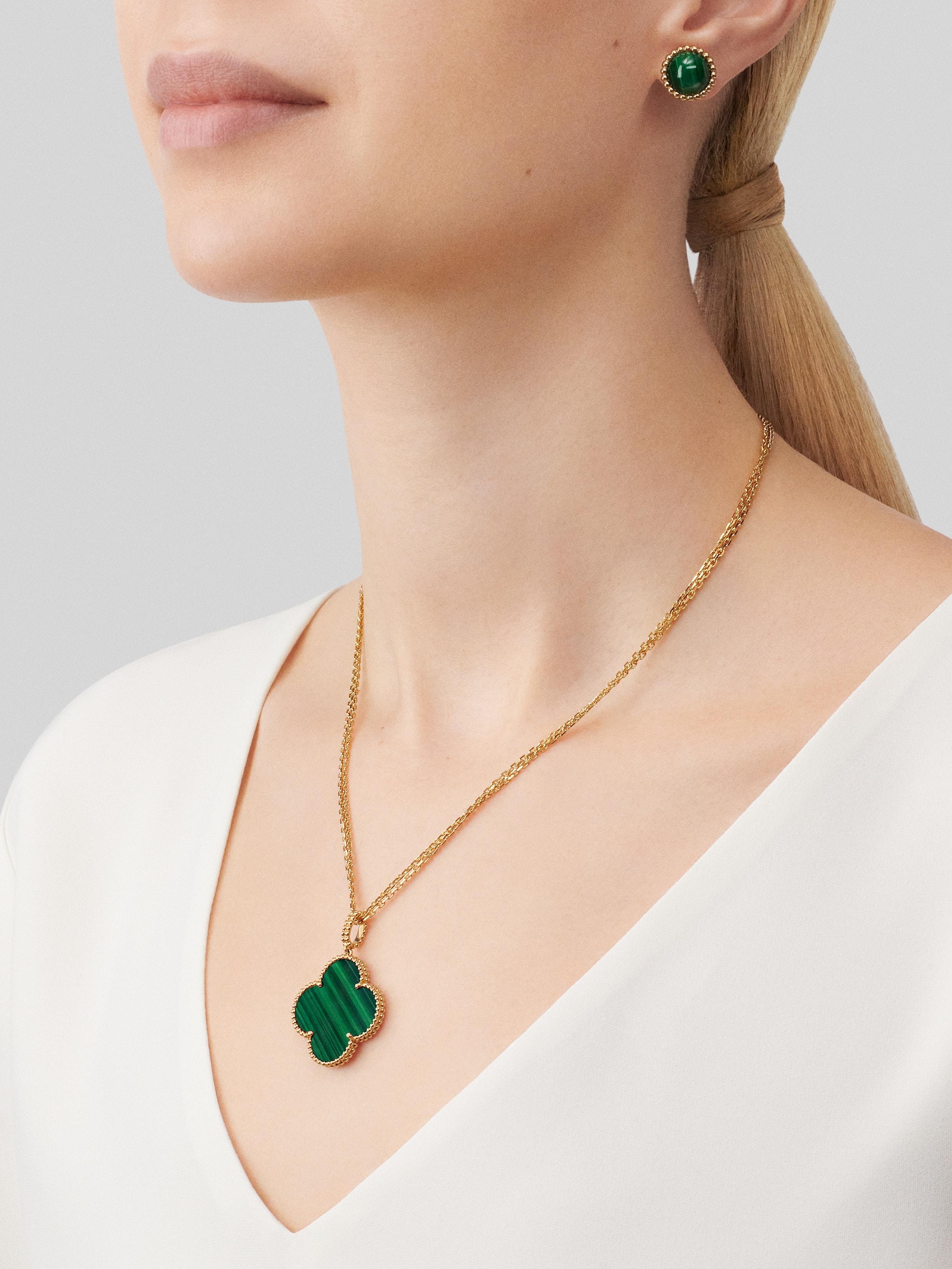 Vintage Alhambra Pendant Necklace Malachite 18K Yellow Gold