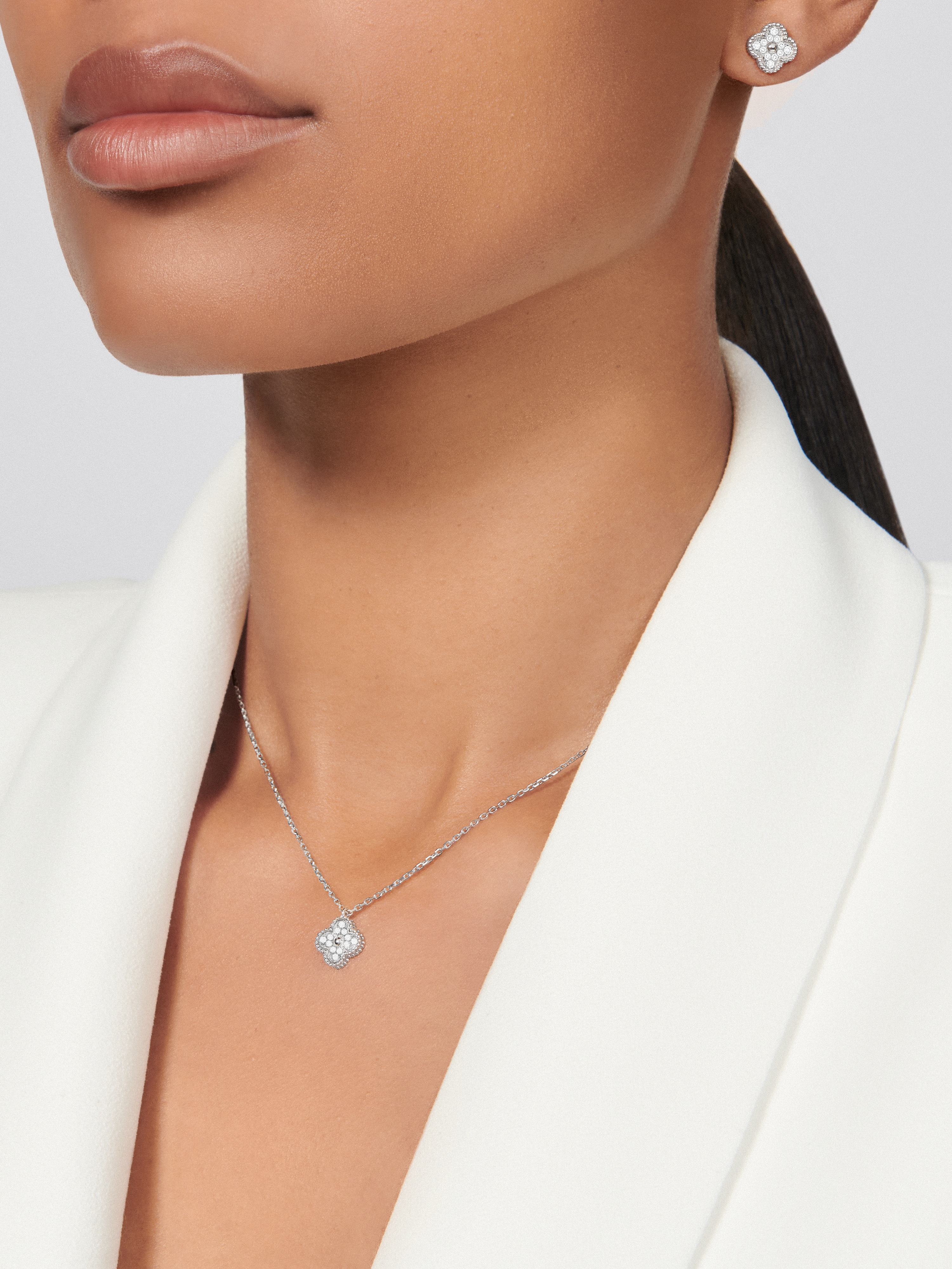 Van Cleef & Arpels sweetalhambrapendant