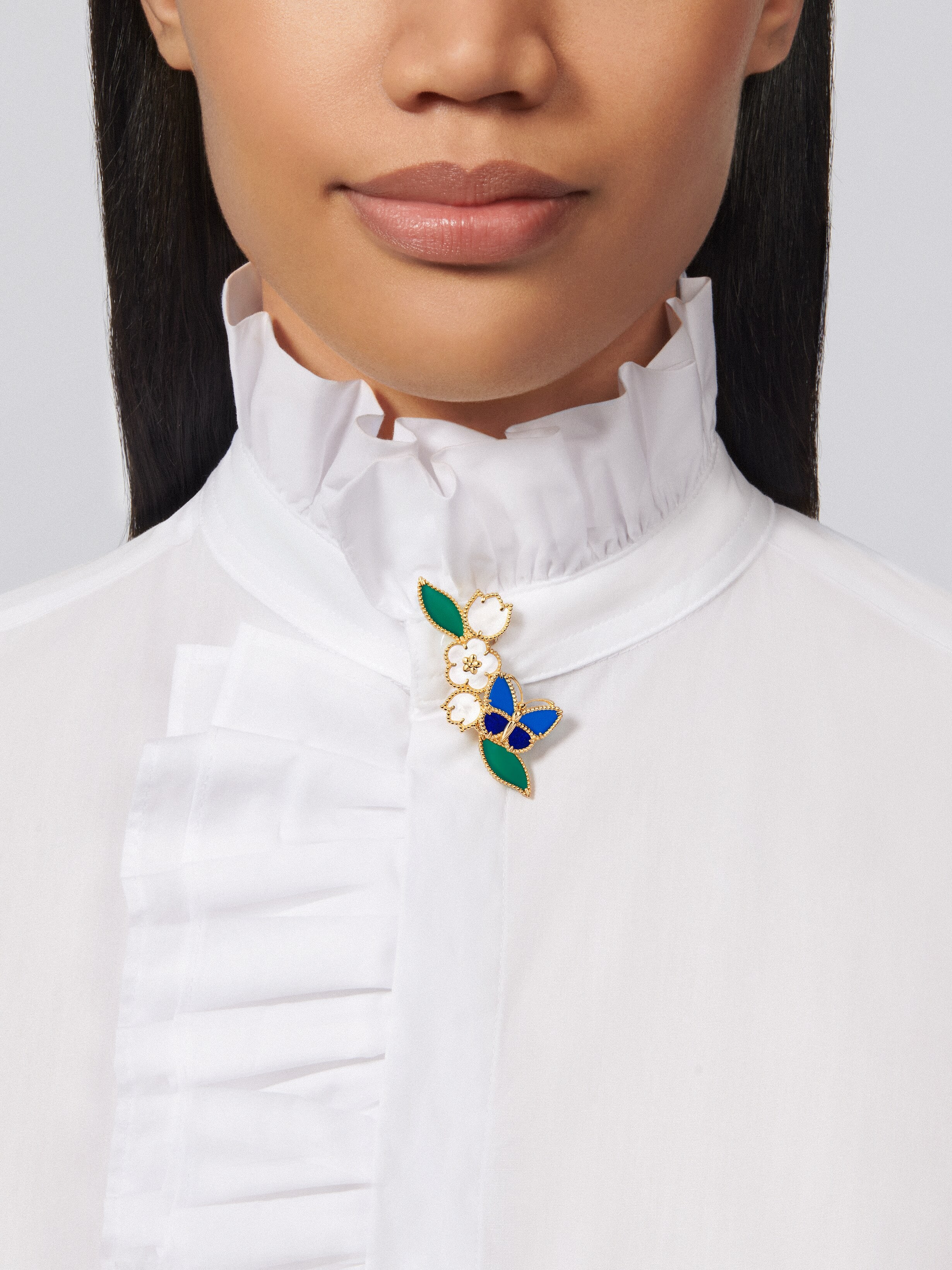 Lucky Spring Butterfly胸针, 18K黄金, 玛瑙:  4颗, 珍珠母贝:  3颗, 青金石:  2颗, Worn Alternative, Jewelry Clip_梵克雅宝_Van Cleef & Arpels