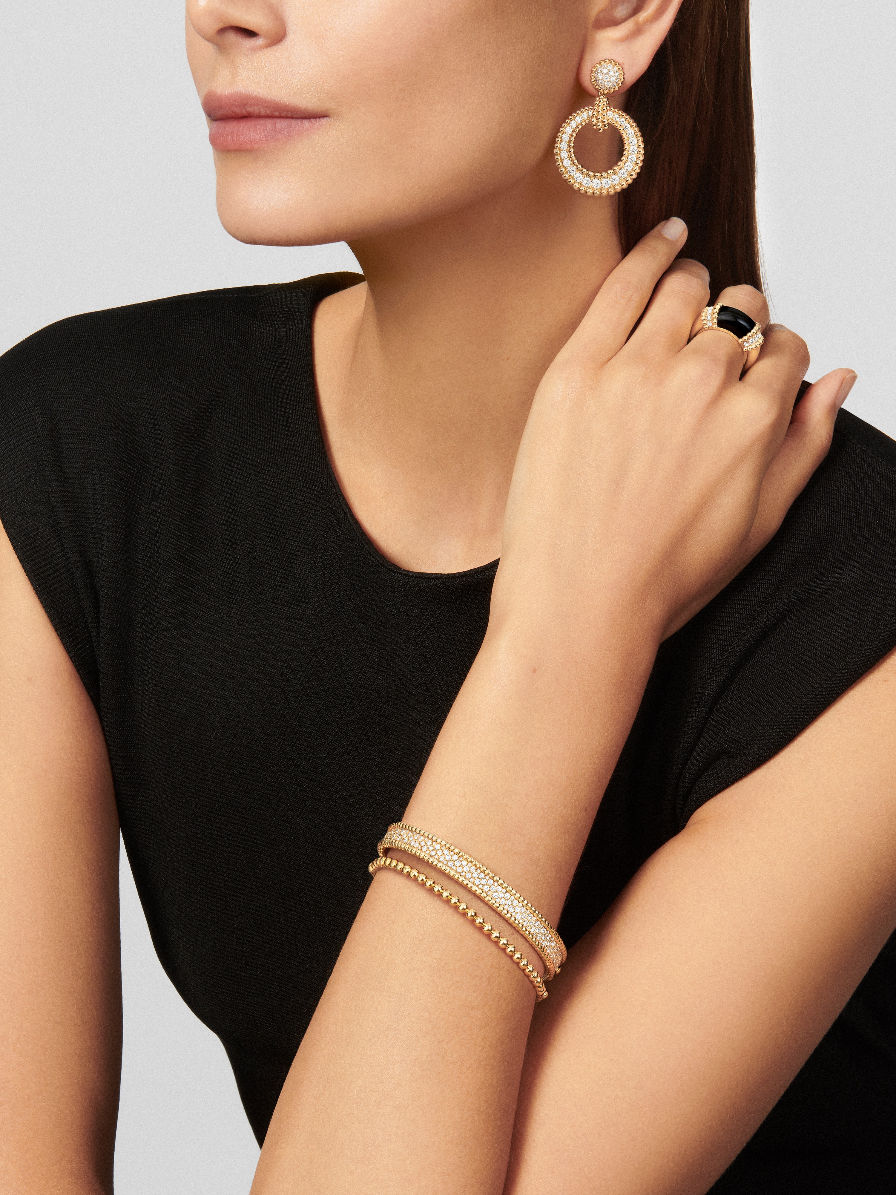 Perlée pearls of gold手镯，超小号款式, 18K黄金, Worn Detail, Jewelry Bracelet_梵克雅宝_Van Cleef & Arpels