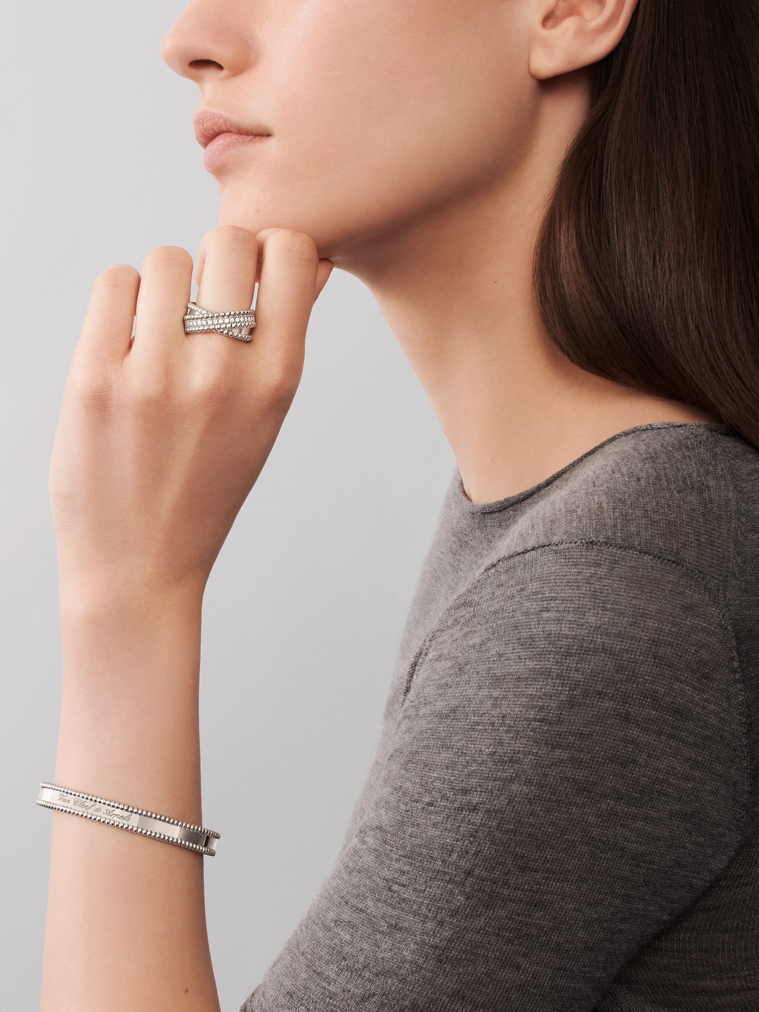 Perlée signature手镯，超大号款式, 18K白金, Worn Alternative, Jewelry Bracelet_梵克雅宝_Van Cleef & Arpels