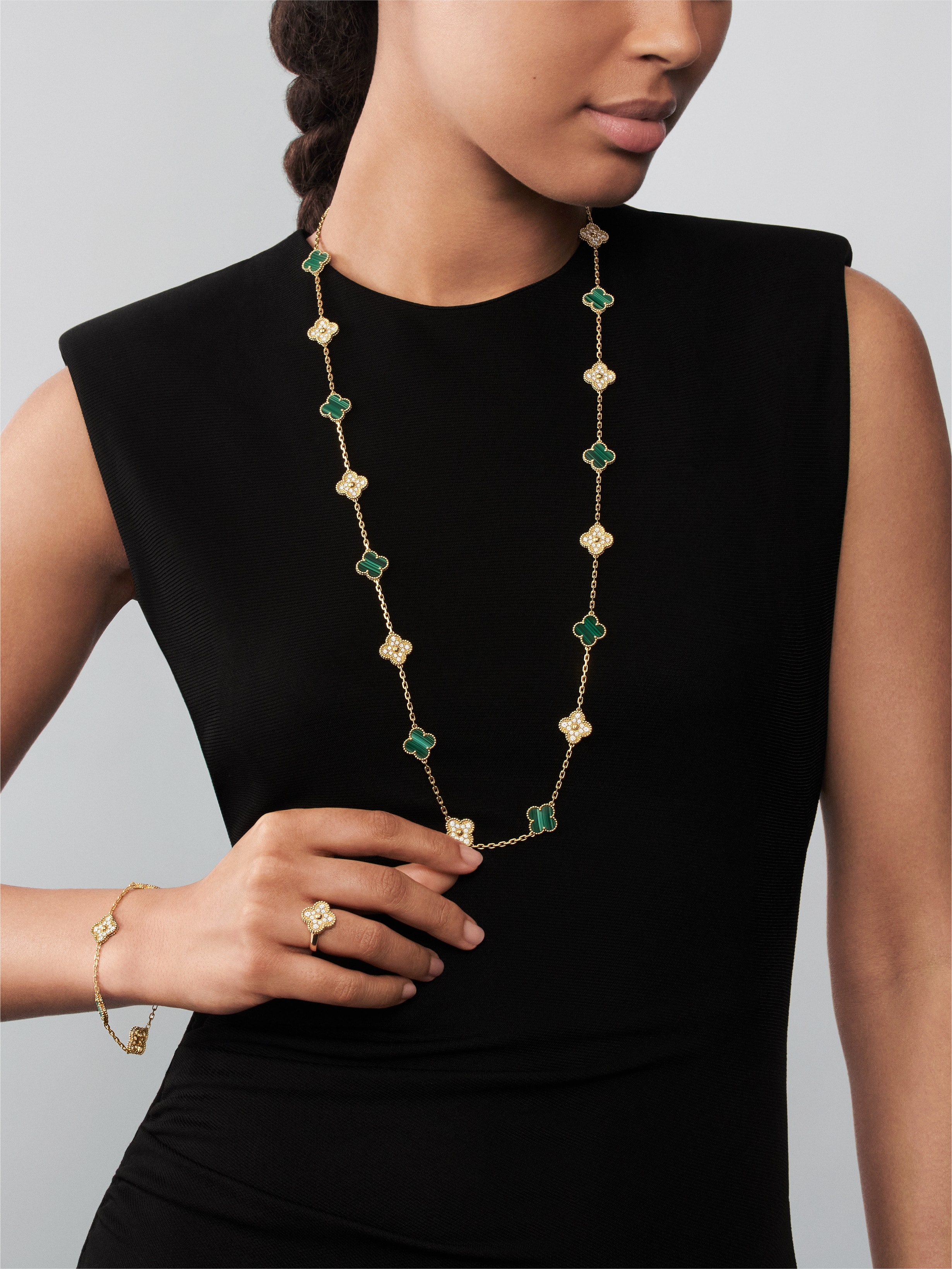 Vintage Alhambra手链，5枚四叶幸运图案, 18K黄金, 孔雀石:  3颗, 钻石:  24颗,  0.96 克拉, Worn Alternative, Jewelry Bracelet_梵克雅宝_Van Cleef & Arpels