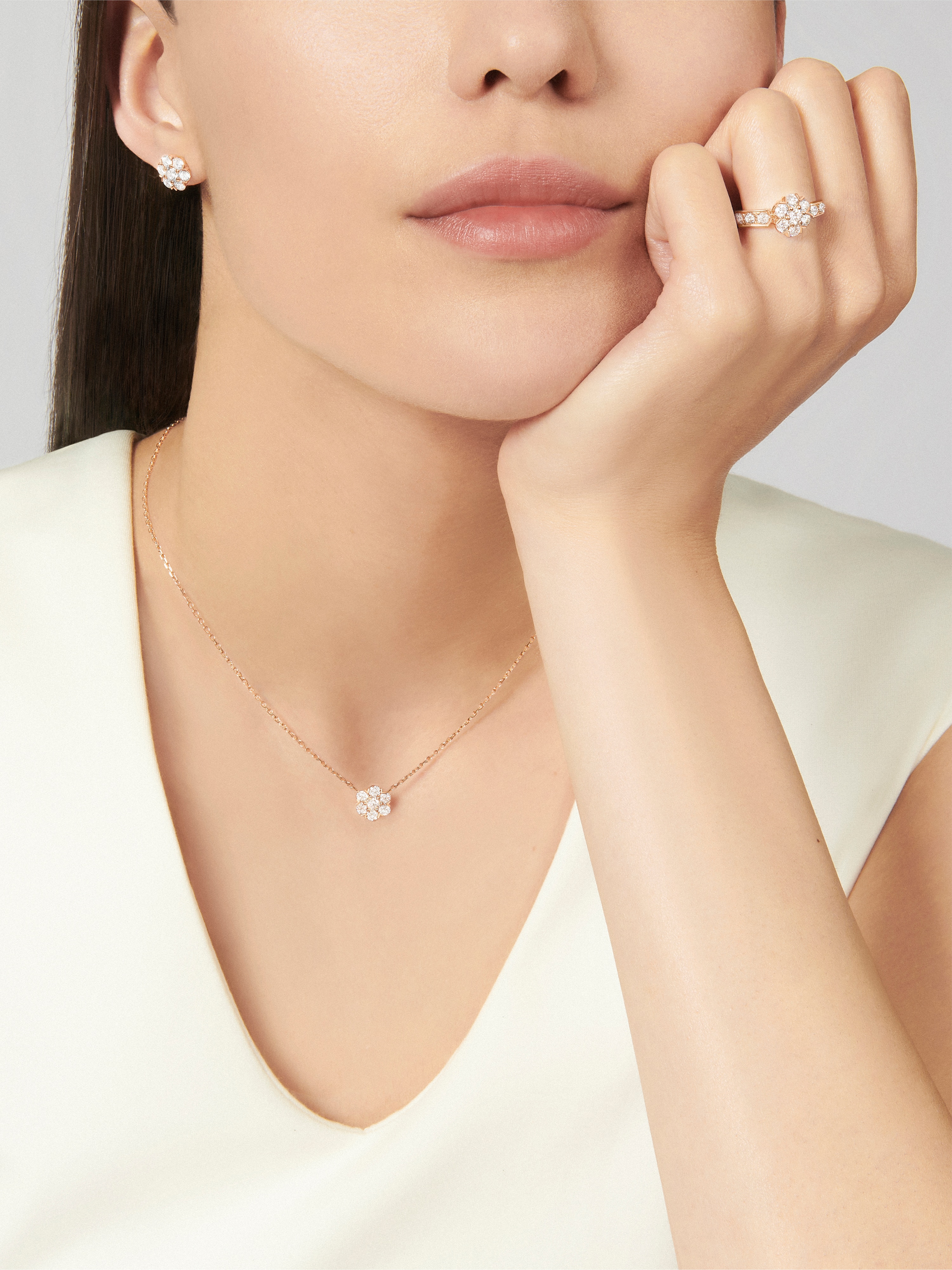 Fleurette pendant, 18K rose gold, Diamond:  7 stones,  0.73 carat, Worn Alternative, Jewelry Pendent - Van Cleef & Arpels