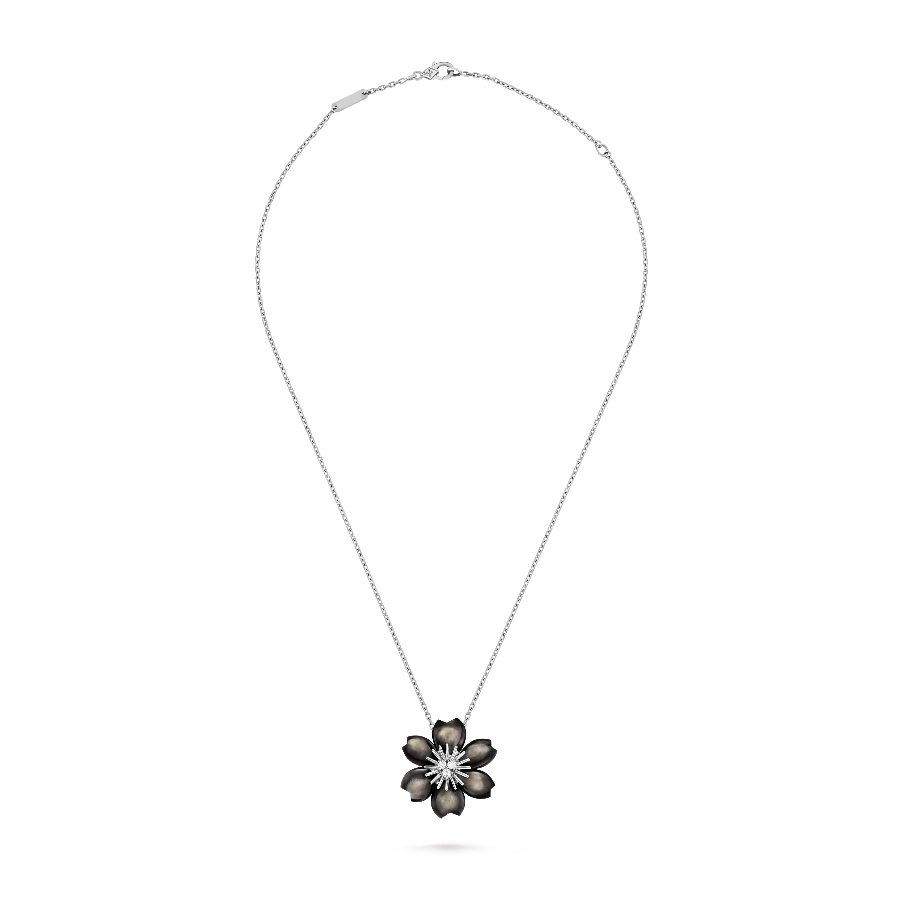 Rose de Noël吊坠，迷你款式, 18K白金, 珍珠母贝:  6颗, 钻石:  3颗,  0.1 克拉, Front, Jewelry Pendent_梵克雅宝_Van Cleef & Arpels