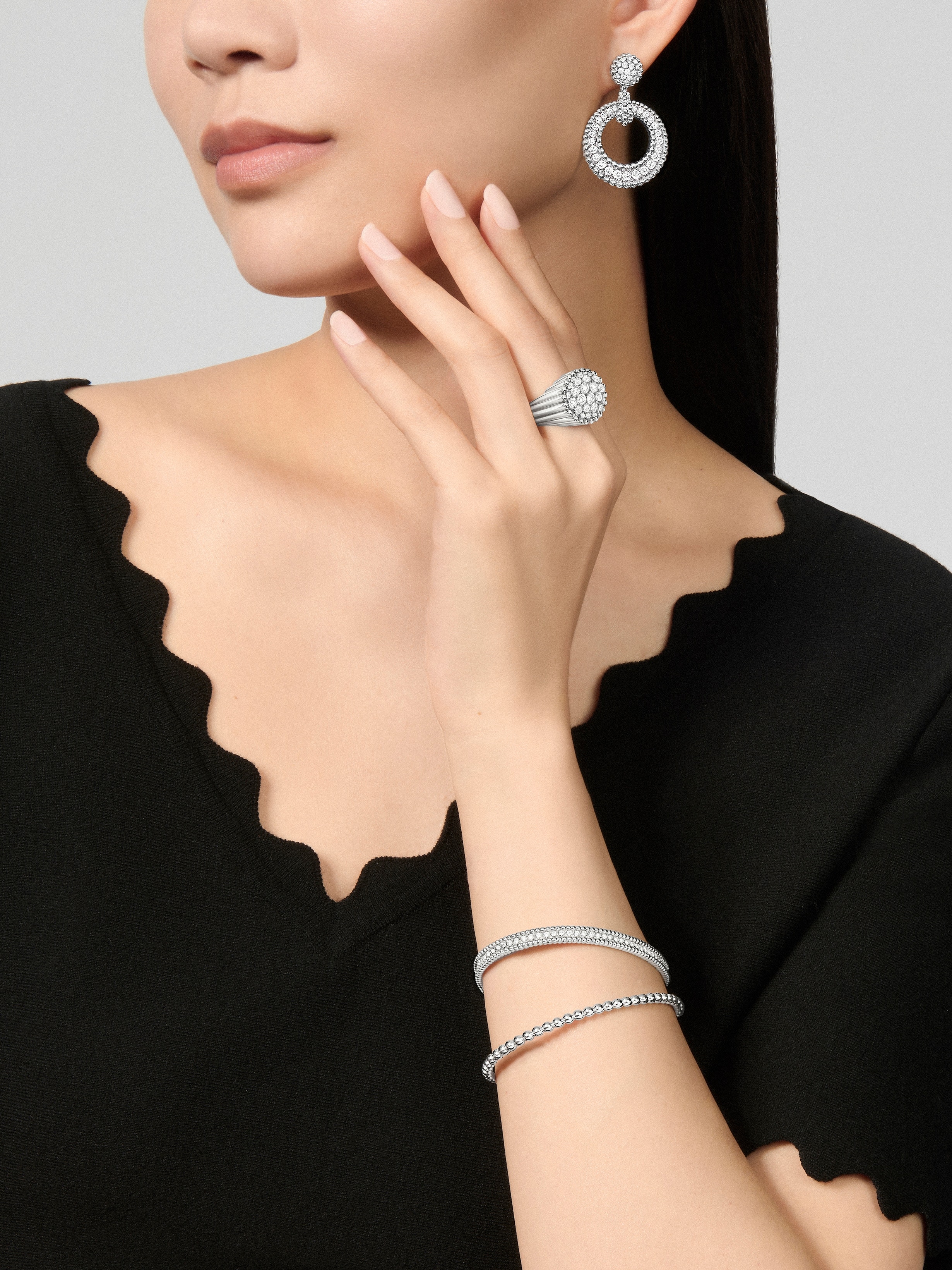 Perlée戒指，铺镶钻石, 18K白金, 钻石:  37颗,  2.27 克拉, Worn Alternative, Jewelry Ring_梵克雅宝_Van Cleef & Arpels