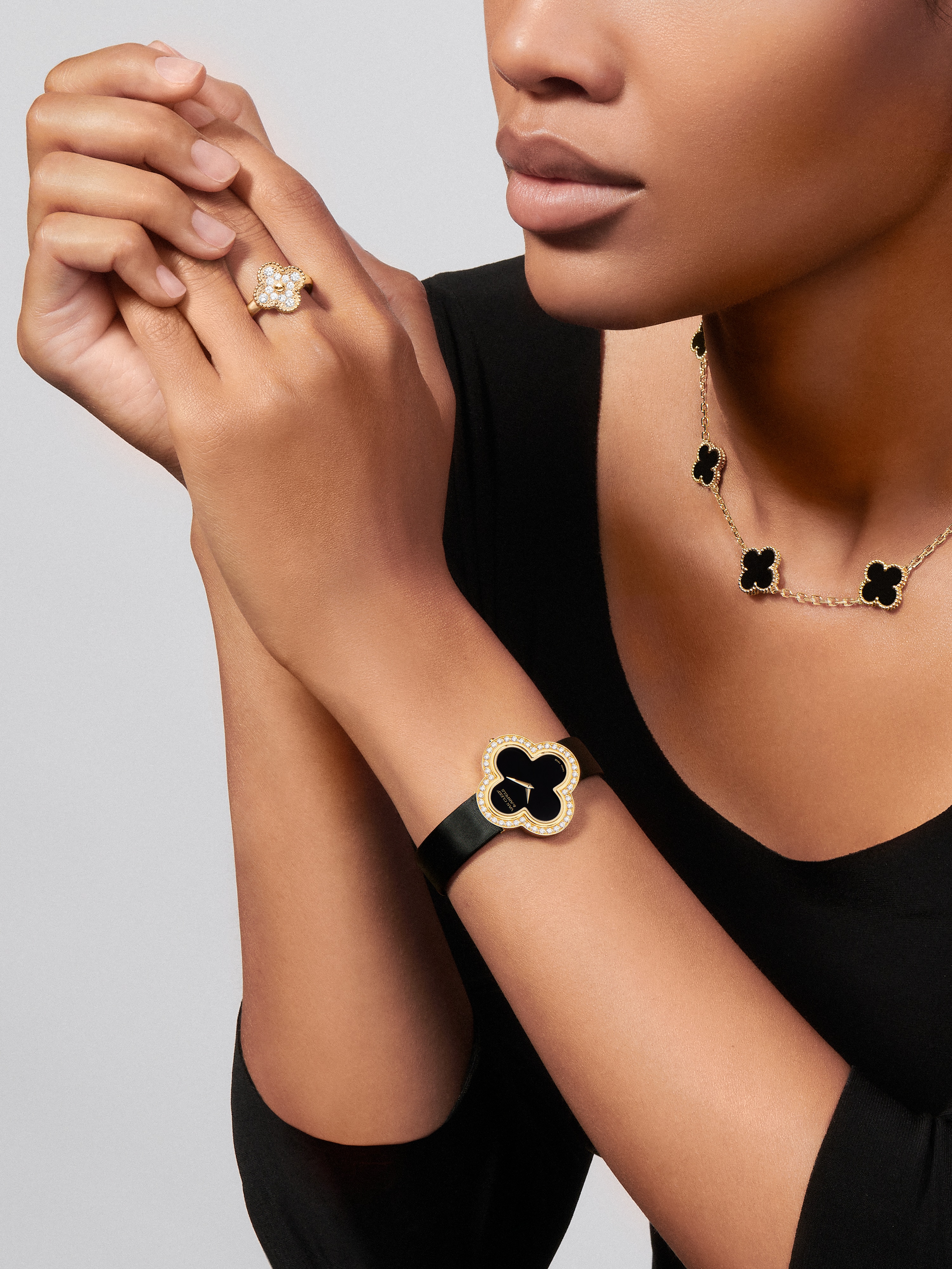 Van cleef and arpels onyx necklace sales