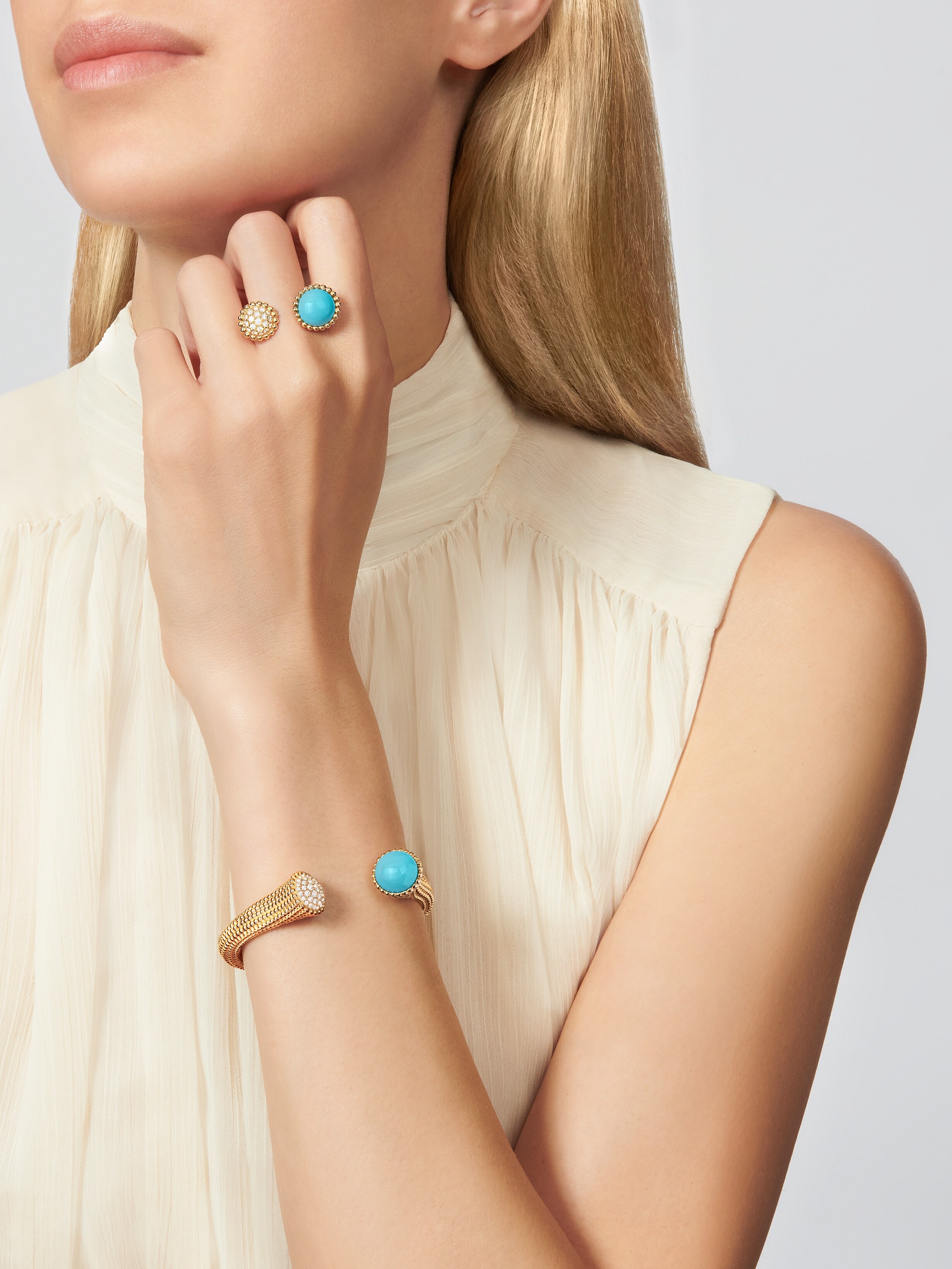 Perlée couleurs Between the Finger ring, 18K yellow gold, Diamond:  19 stones,  0.34 carat, Turquoise:  1 stone, Worn Alternative, Jewelry Ring - Van Cleef & Arpels