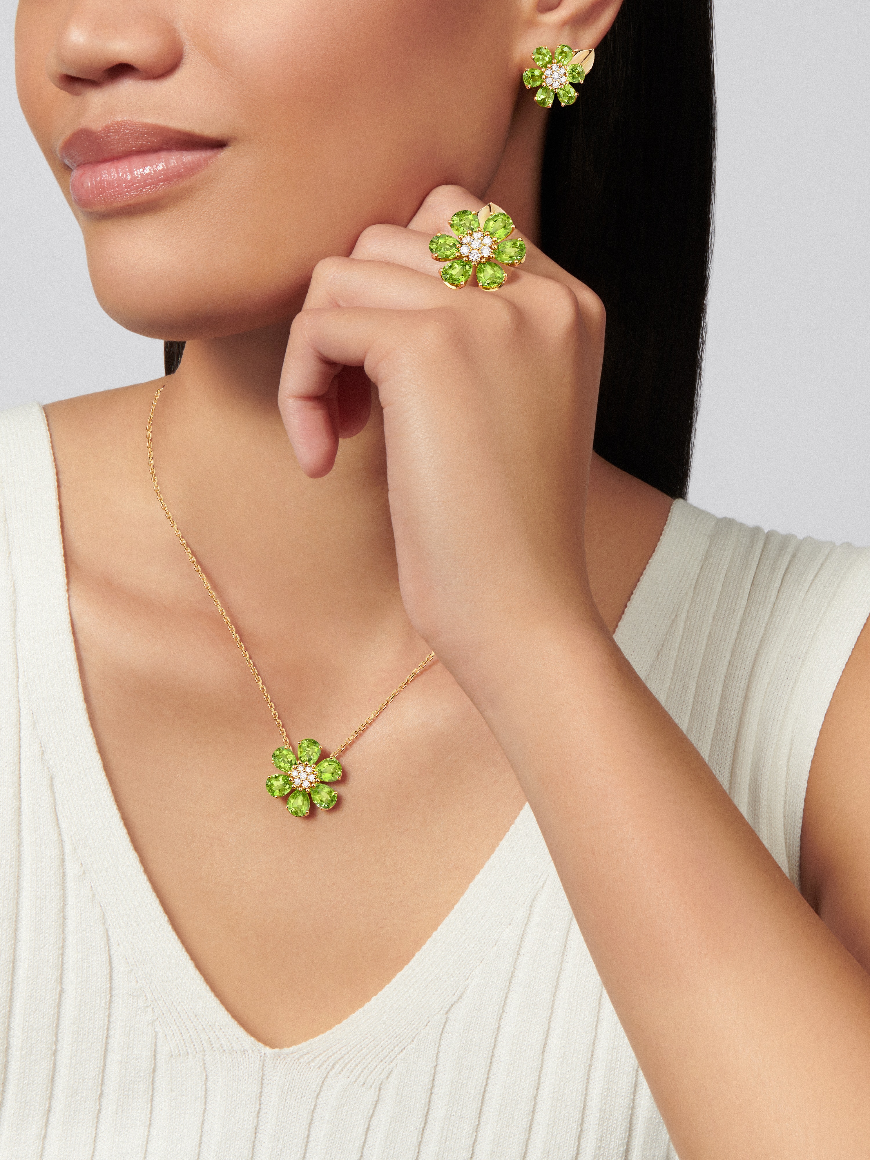 Fleurs d’Hawaï ring, 18K yellow gold, Diamond:  7 stones,  0.54 carat, Peridot:  6 stones,  9.3 carats, Worn Alternative, Jewelry Ring - Van Cleef & Arpels