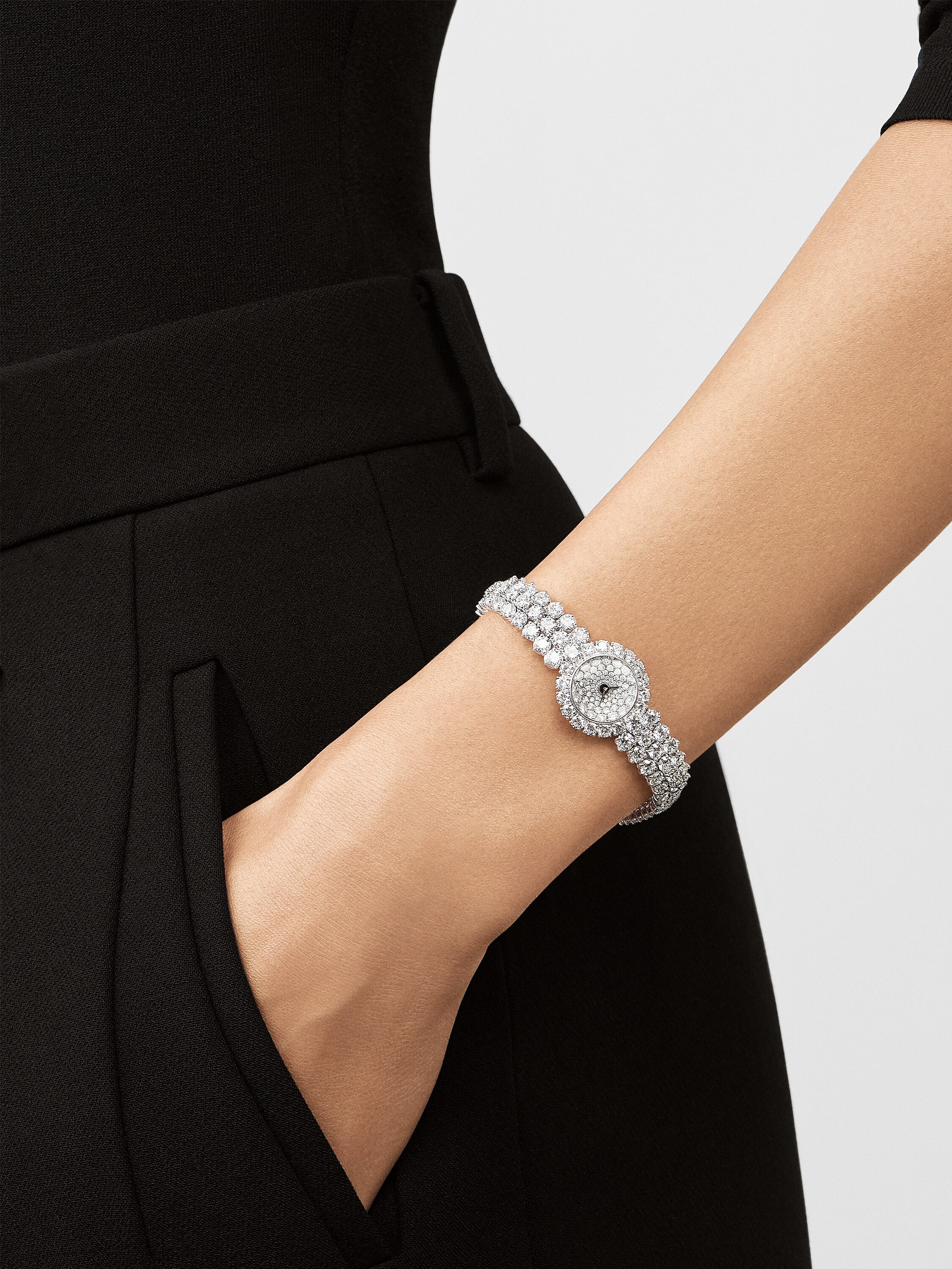 À Cheval高级珠宝腕表, 铂金, 钻石:  283颗,  15.6 克拉, Worn Alternative, Watch_梵克雅宝_Van Cleef & Arpels