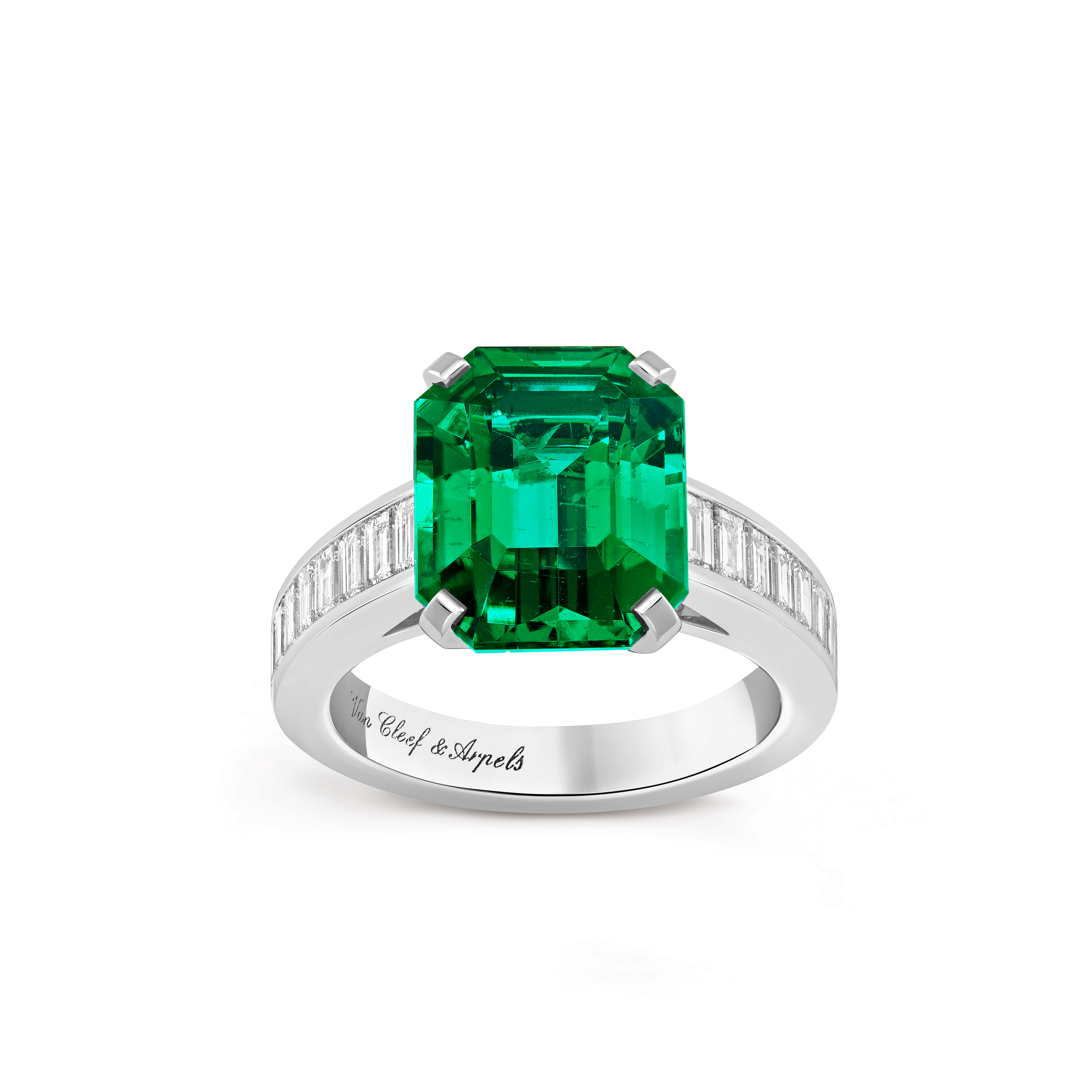 Menuet单颗宝石戒指，5.66克拉的祖母绿, 铂金, 祖母绿:  1 宝石,  5.66 克拉, 钻石:  18颗,  0.82 克拉, Front, High Jewelry Ring_梵克雅宝_Van Cleef & Arpels