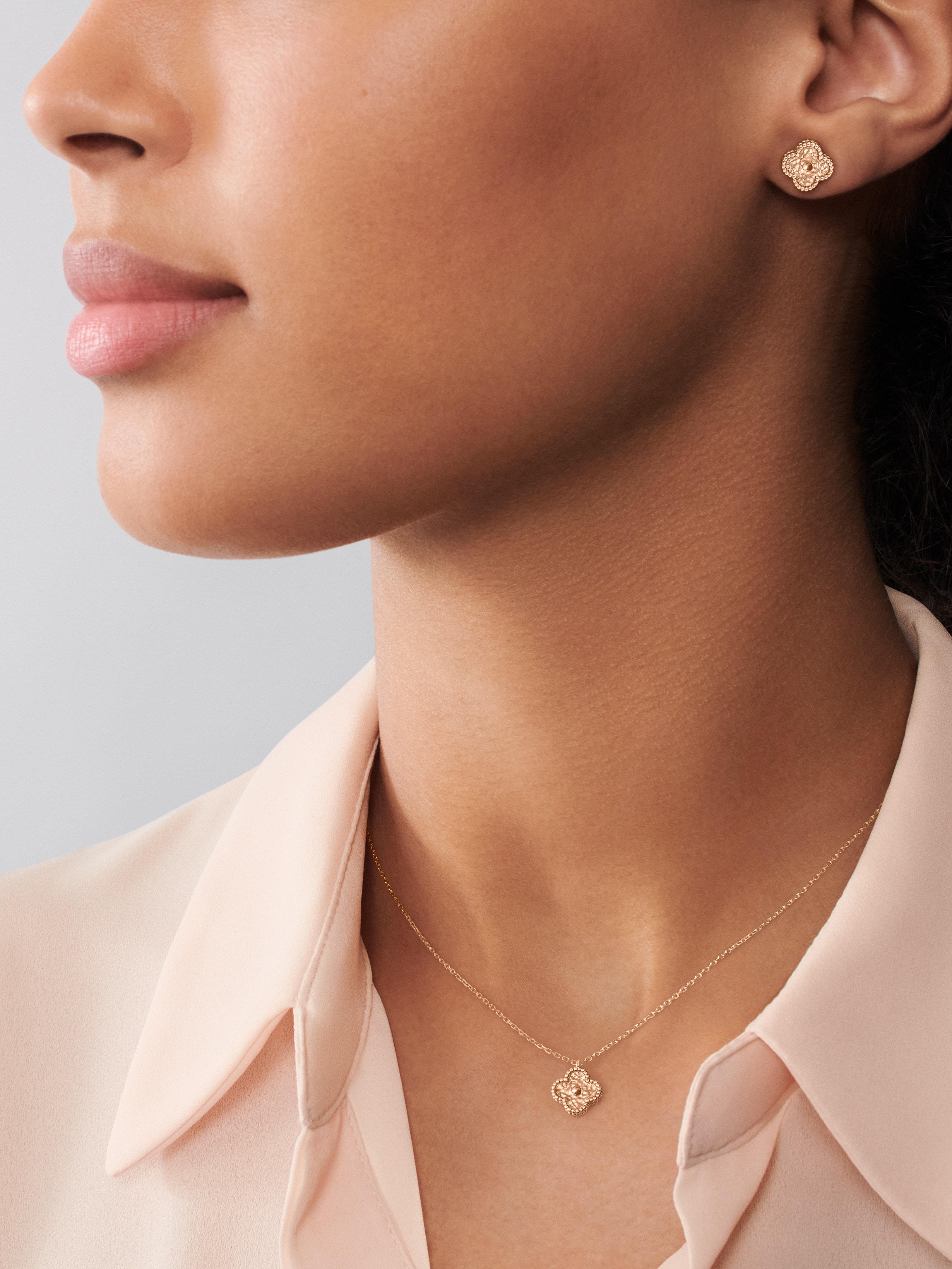 Sweet Alhambra pendant, 18K rose gold, Worn Alternative, Jewelry Pendent - Van Cleef & Arpels