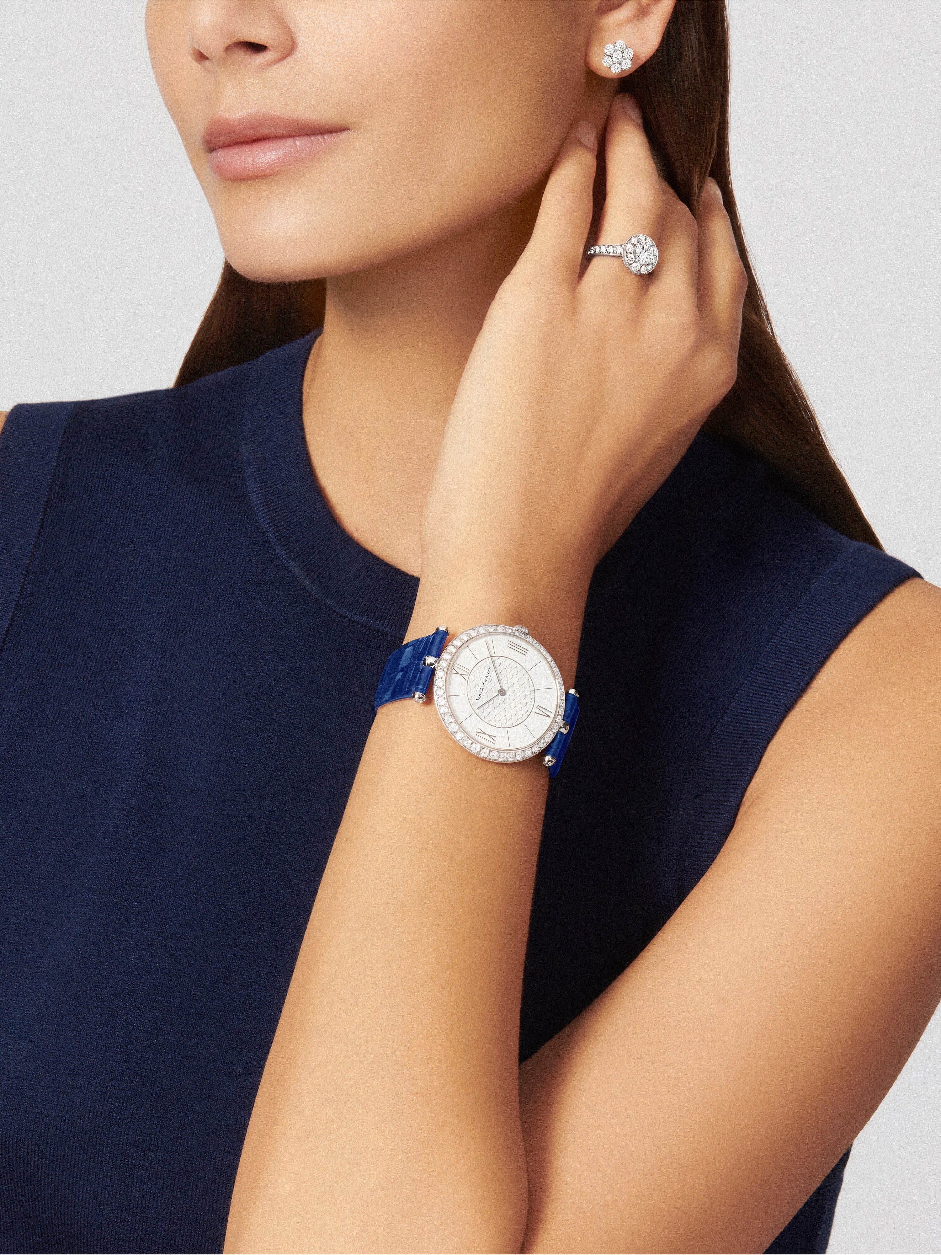 Icône solitaire 1.00 carat DVVS1, Platinum, Diamond:  23 stones,  1.92 carats, Worn Alternative, Jewelry Ring - Van Cleef & Arpels