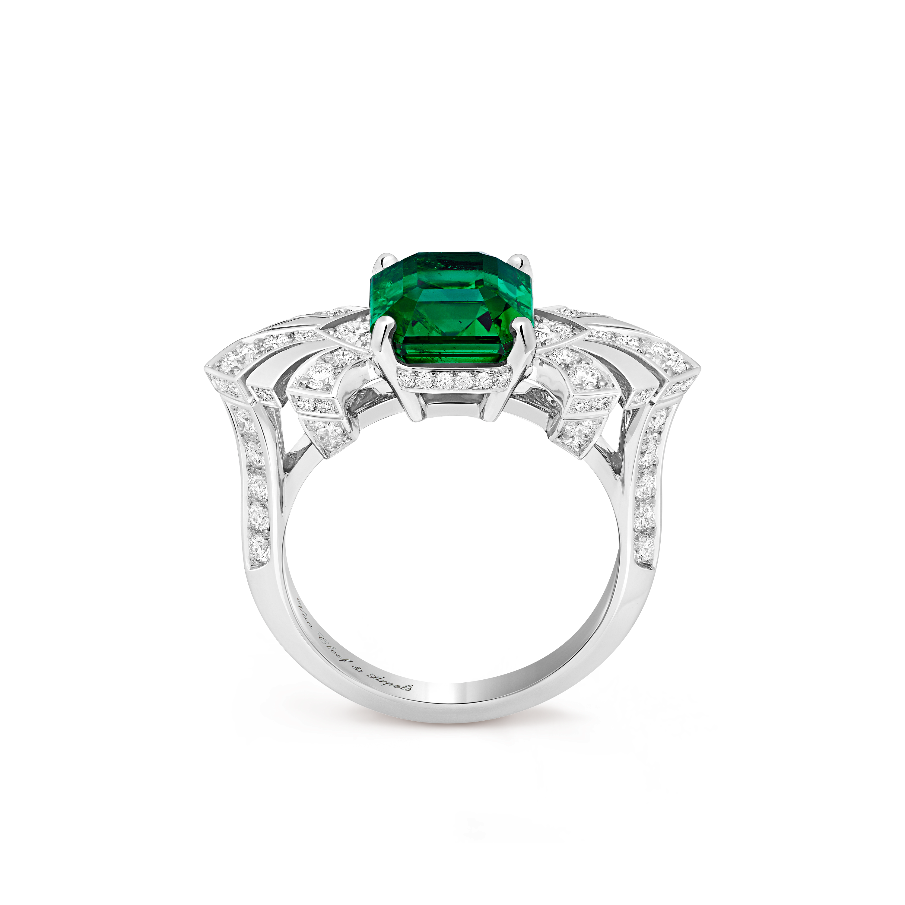 Eventails solitaire Emerald 2.92 cts, Platinum, Diamond:  76 stones,  0.81 carat, Emerald:  1 stone,  2.92 carats, Profile, High Jewelry Ring - Van Cleef & Arpels