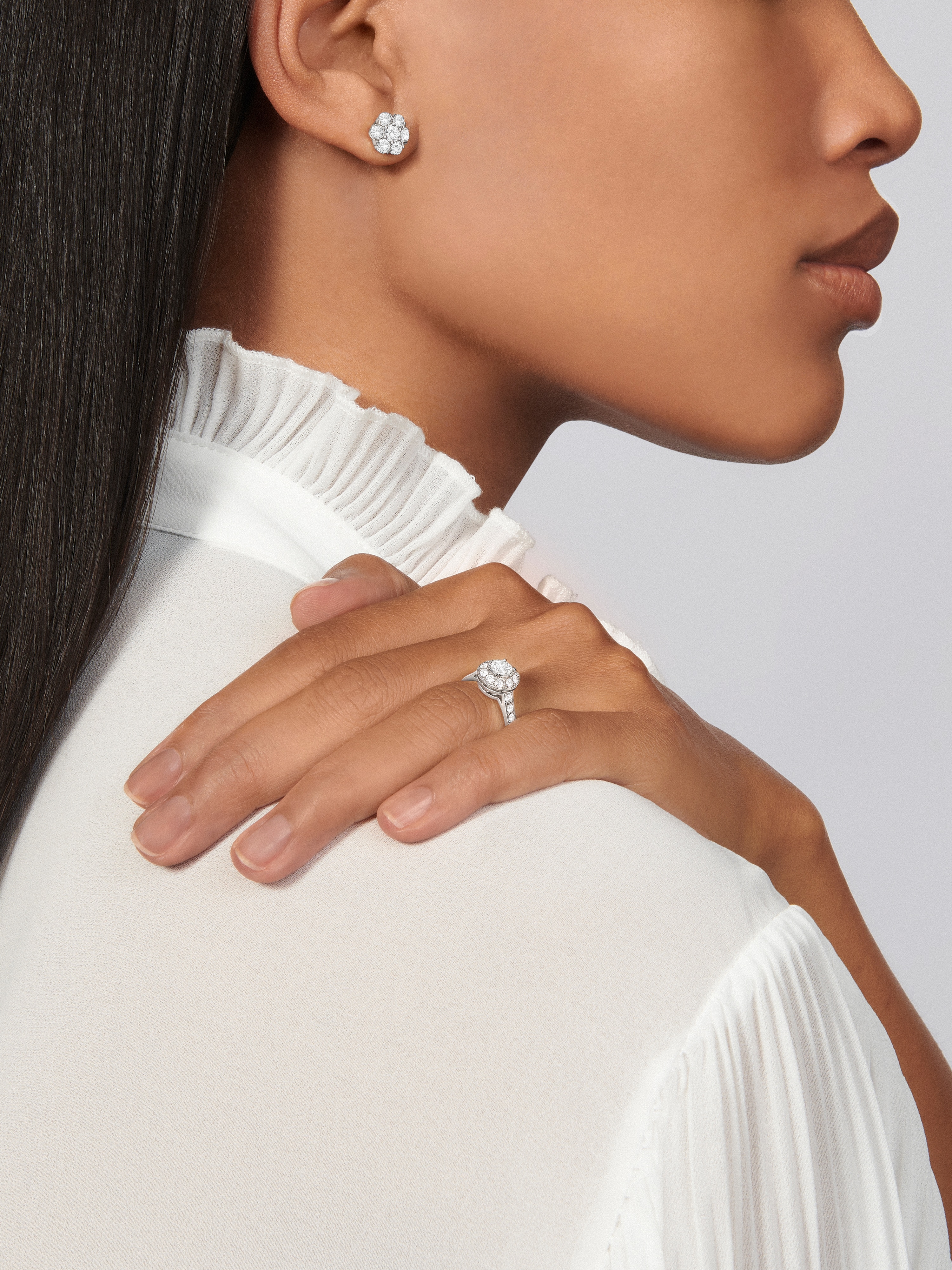 Icône单颗宝石戒指，0.50克拉的DVVS2级钻石, 铂金, 钻石:  27颗,  1.07 克拉, Worn Detail, Jewelry Ring_梵克雅宝_Van Cleef & Arpels