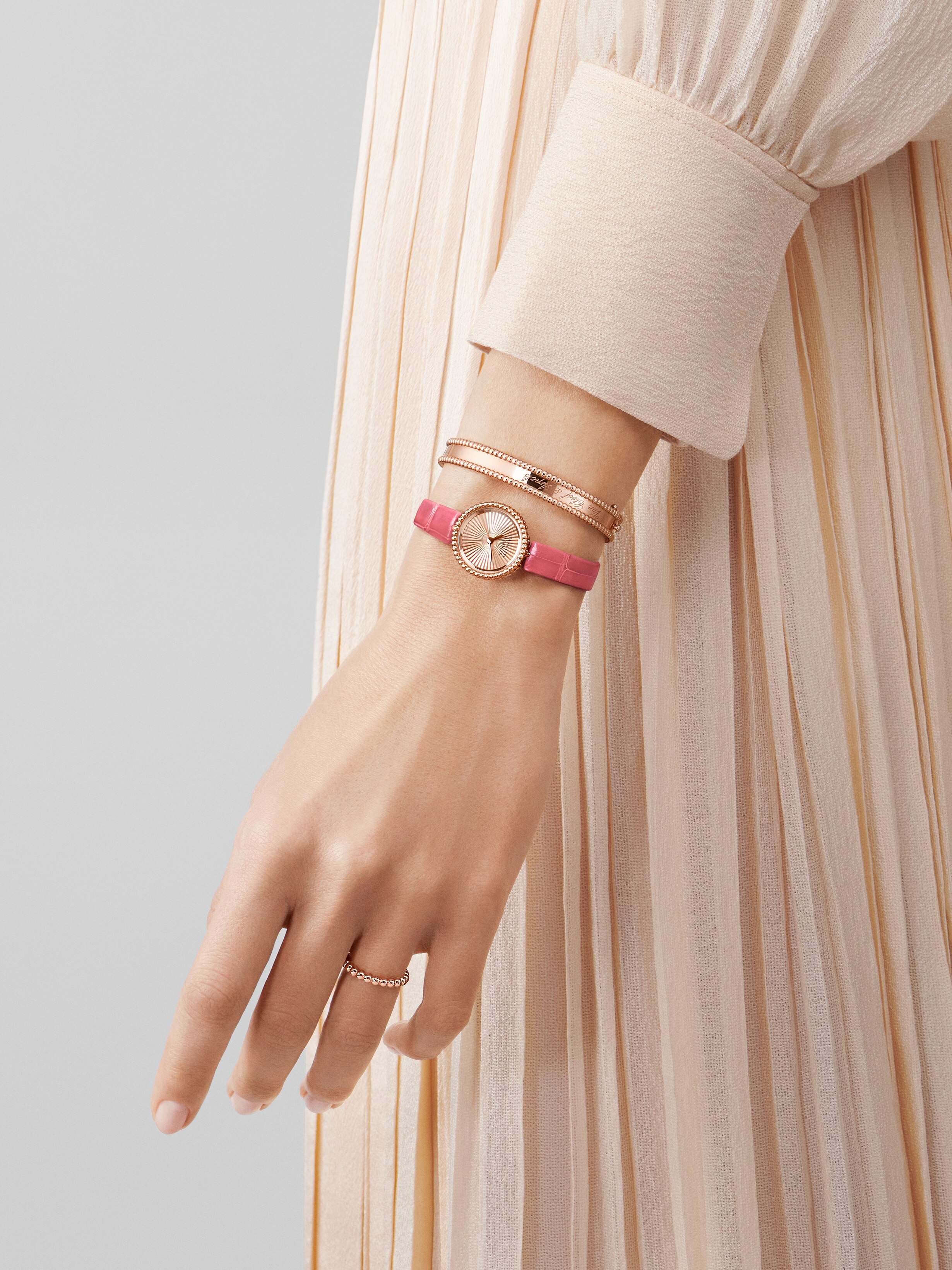 Van cleef perlee sales signature bracelet