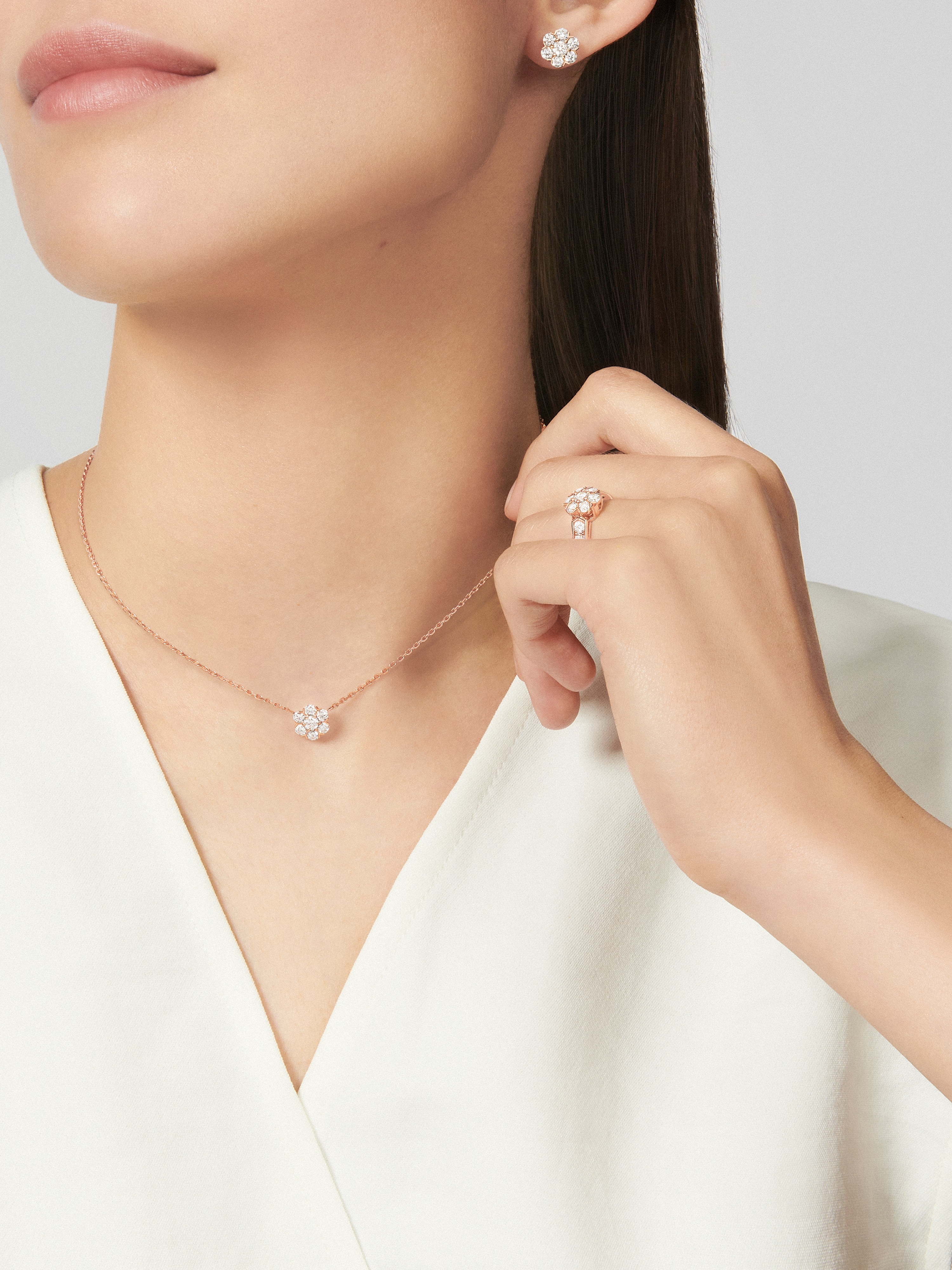 Fleurette pendant, 18K rose gold, Diamond:  7 stones,  0.73 carat, Worn Detail, Jewelry Pendent - Van Cleef & Arpels