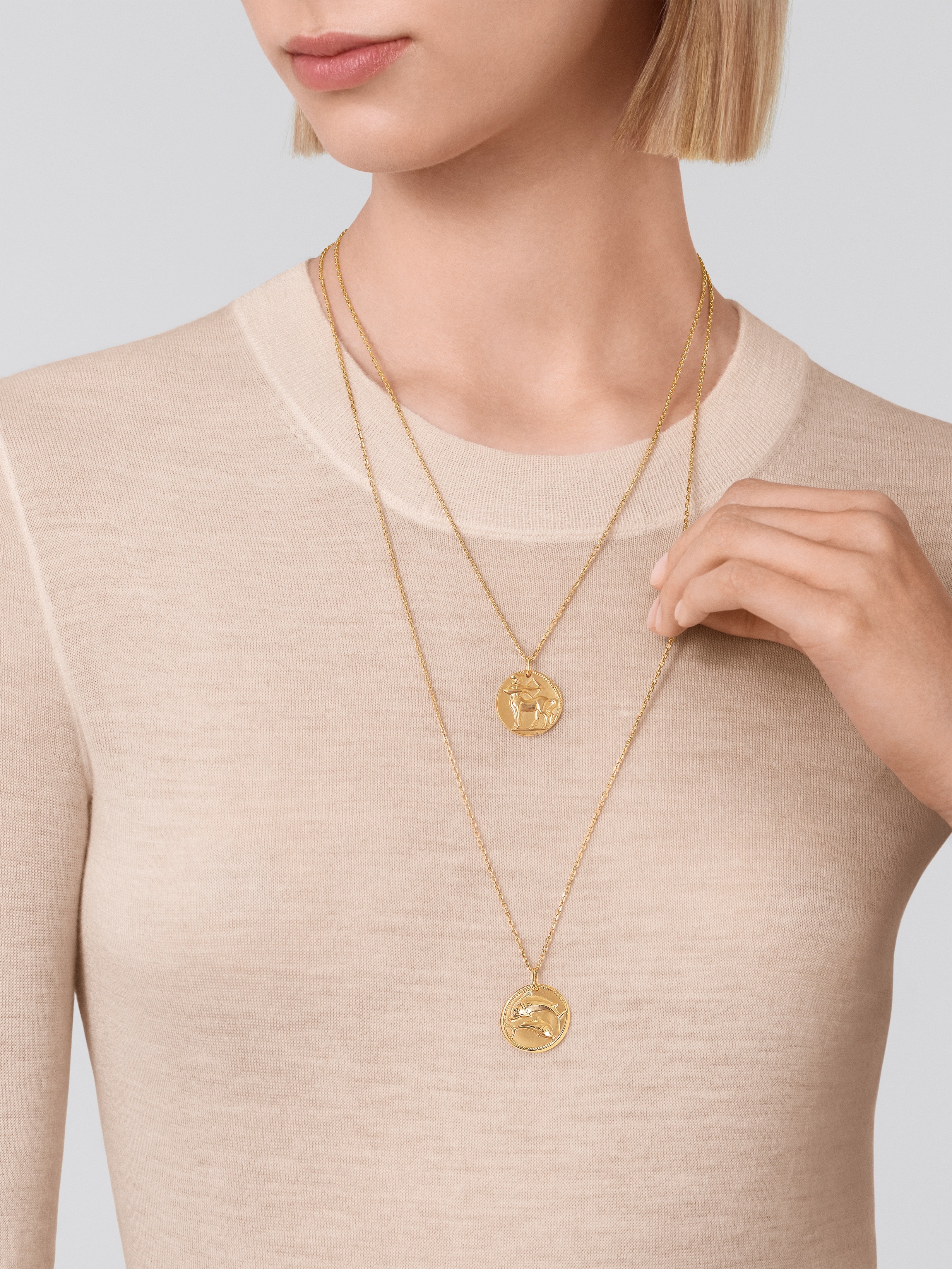 Zodiaque Sagittarii（射手座）吊坠, 18K黄金, Worn Detail, Jewelry Pendent_梵克雅宝_Van Cleef & Arpels