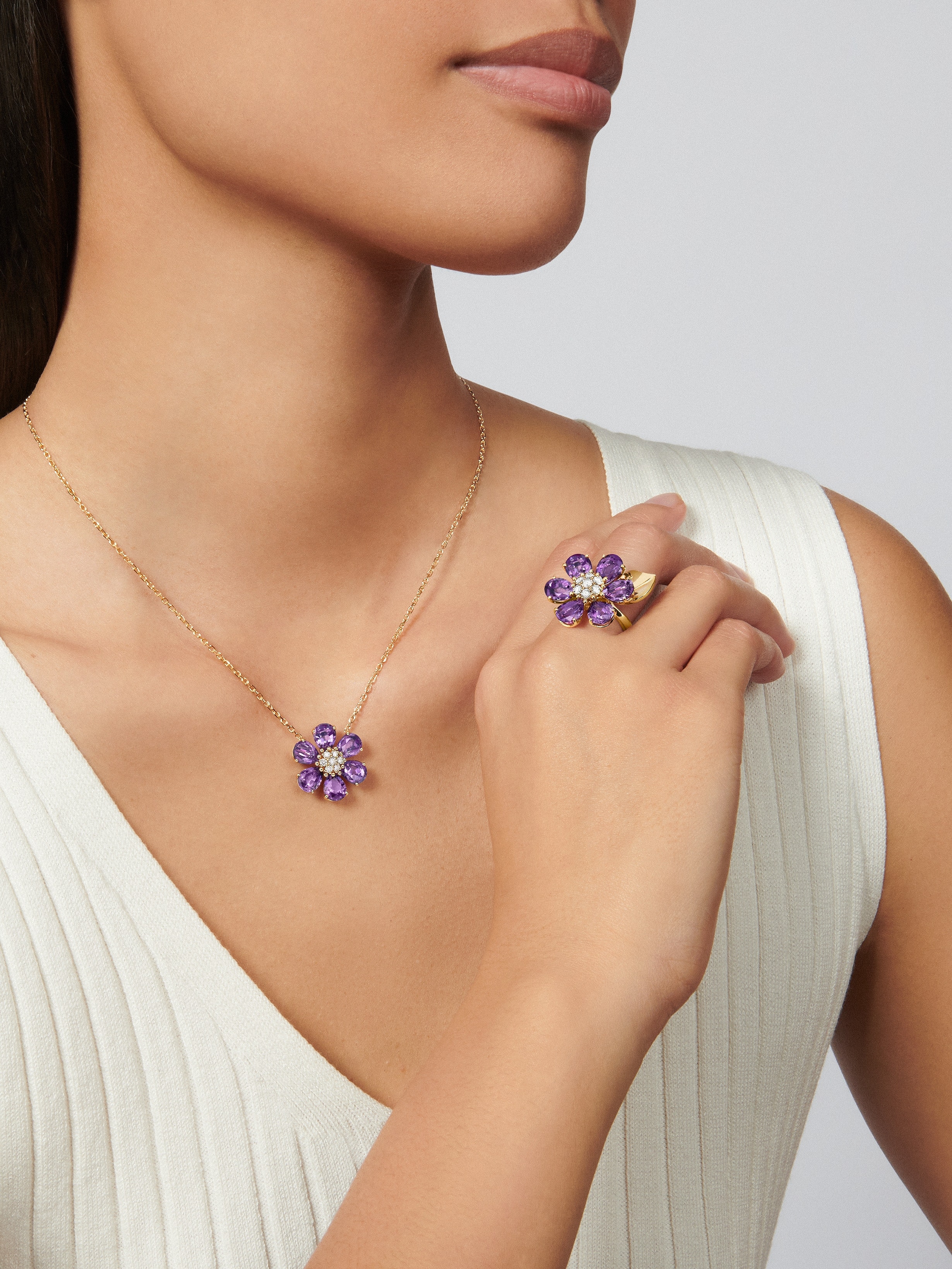 Fleurs d’Hawaï pendant, 18K yellow gold, Amethyst:  6 stones,  6.06 carats, Diamond:  7 stones,  0.19 carat, Worn Detail, Jewelry Pendent - Van Cleef & Arpels