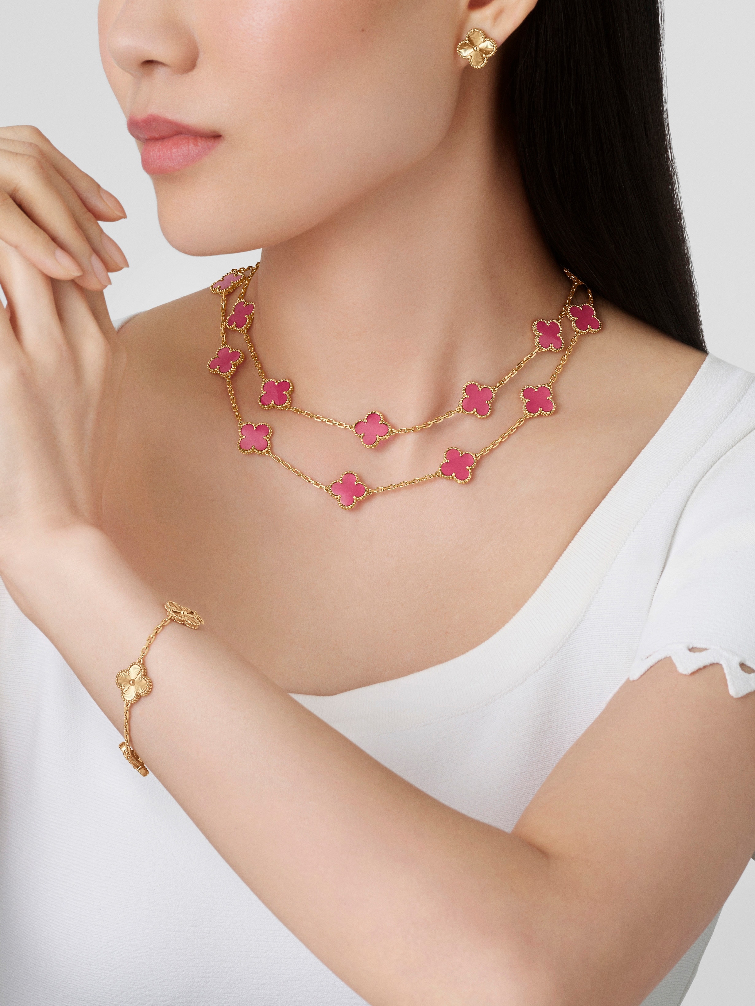 Vintage Alhambra长项链，20枚四叶幸运图案, 18K黄金, Worn Detail, Jewelry Long Necklace_梵克雅宝_Van Cleef & Arpels