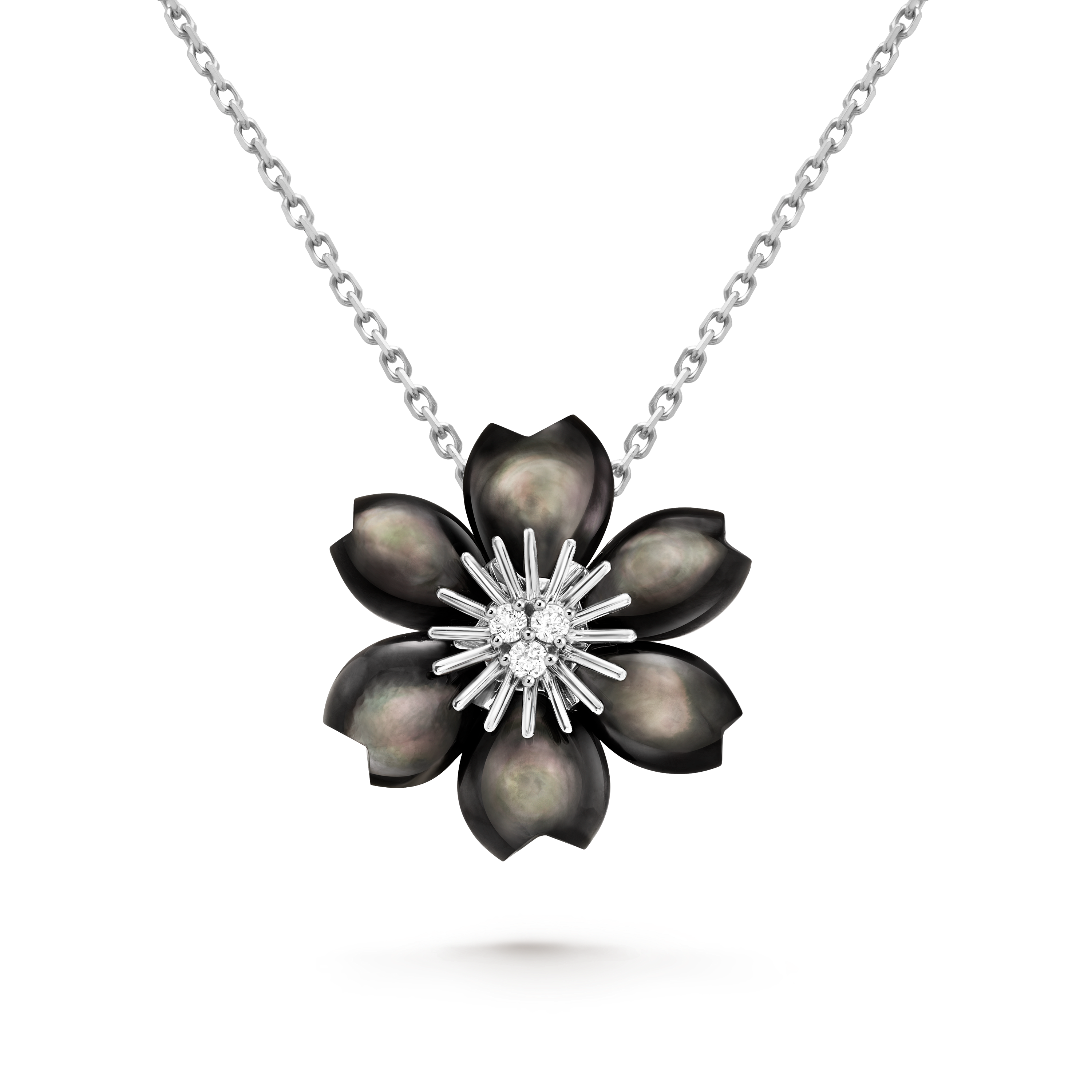 Rose de Noël吊坠，迷你款式, 18K白金, 珍珠母贝:  6颗, 钻石:  3颗,  0.1 克拉, Detail, Jewelry Pendent_梵克雅宝_Van Cleef & Arpels