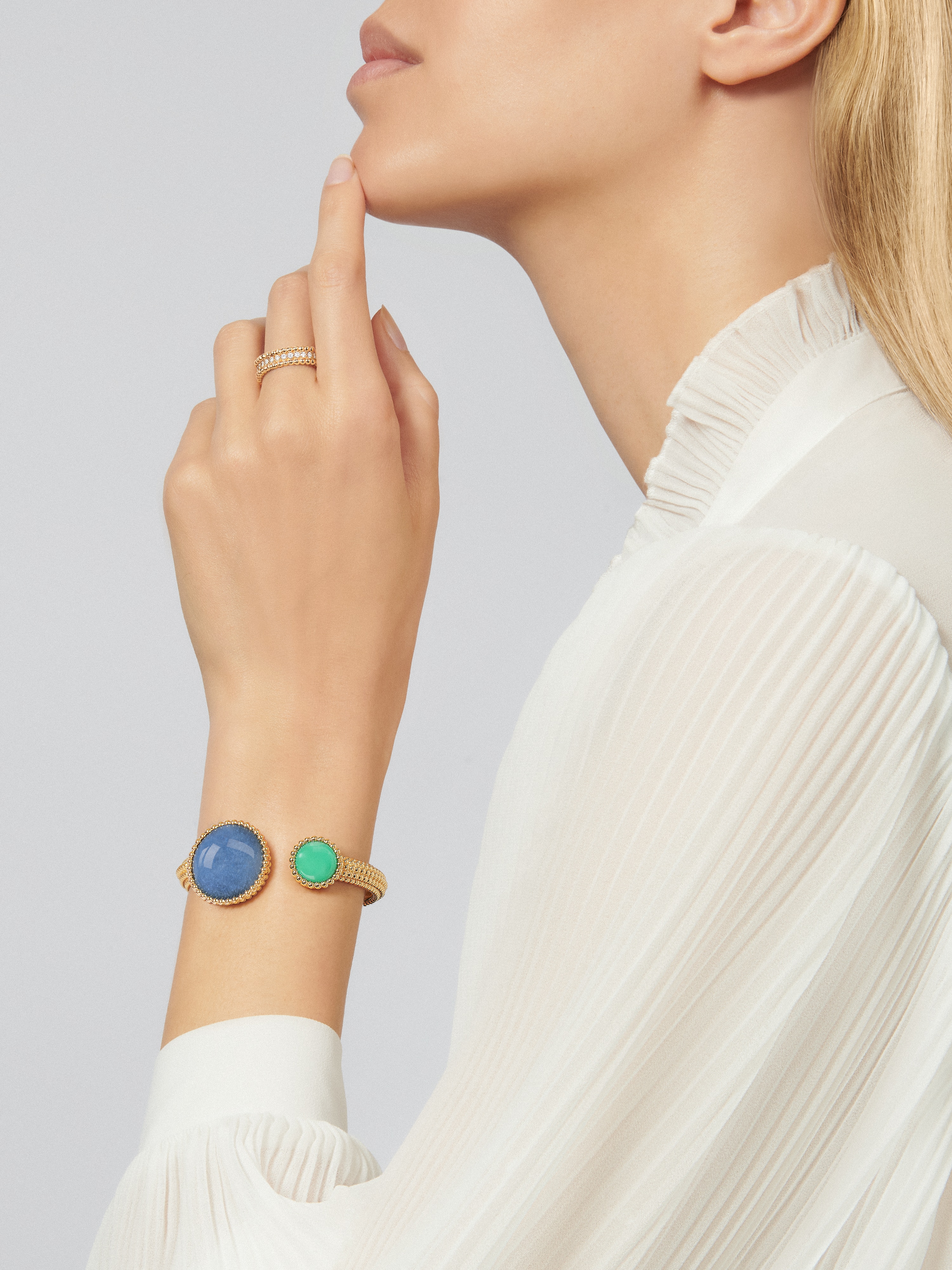 Perlée diamonds戒指，单排镶钻设计, 18K黄金, 钻石:  31颗,  0.53 克拉, Worn Detail, Jewelry Ring_梵克雅宝_Van Cleef & Arpels