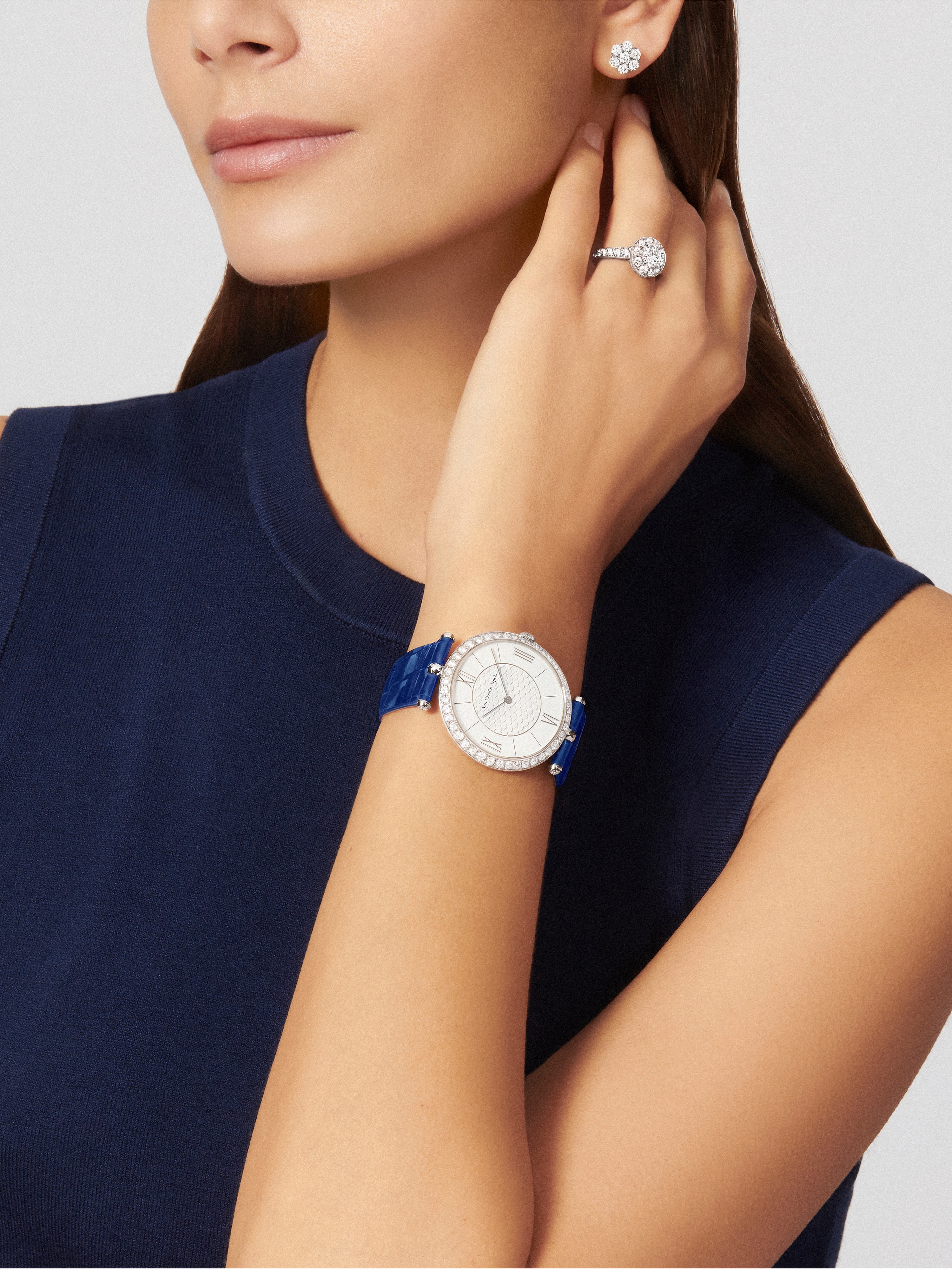 Icône solitaire 1.00 carat DVVS2, Platinum, Diamond:  23 stones,  1.92 carats, Worn Alternative, Jewelry Ring - Van Cleef & Arpels