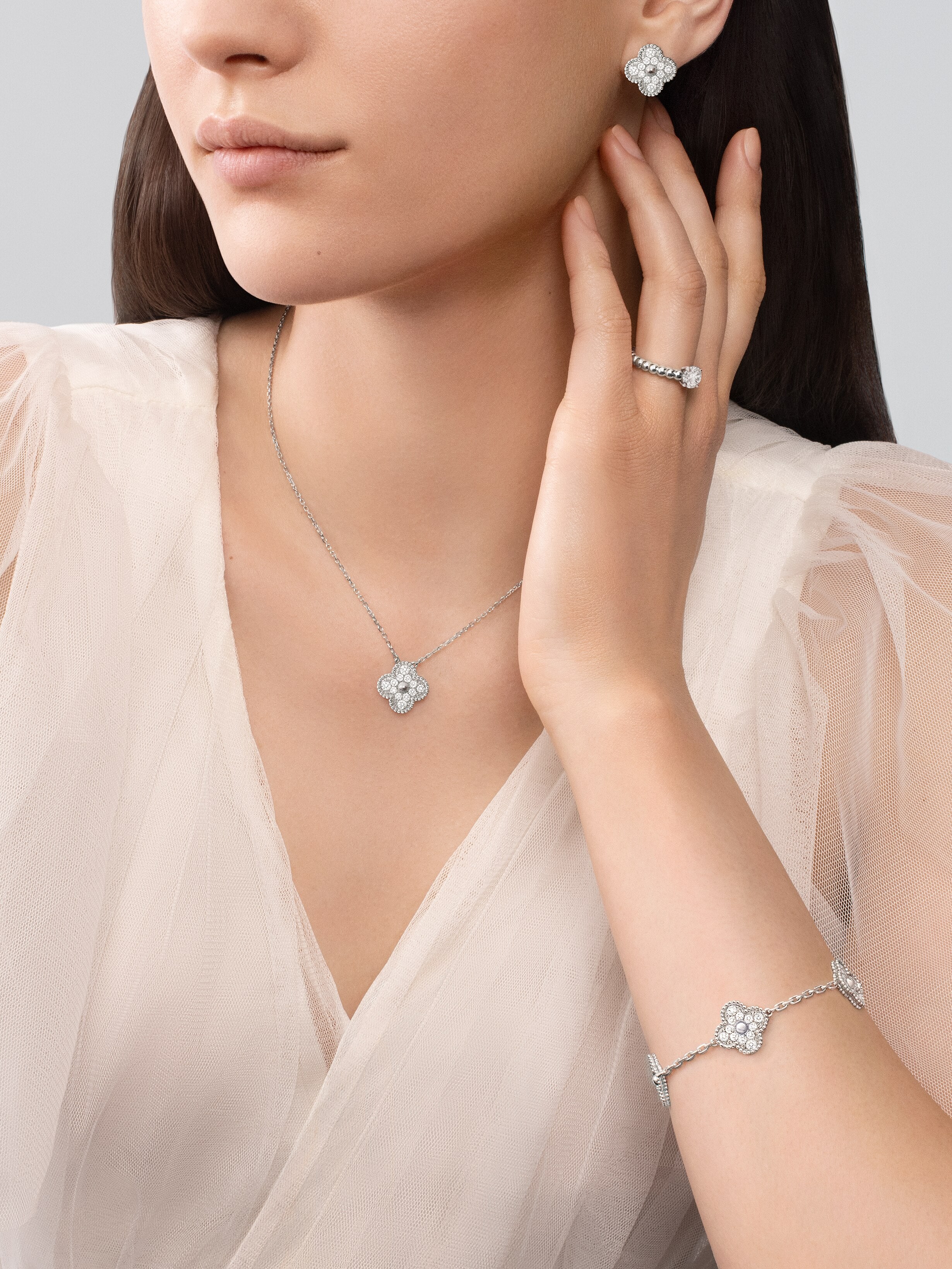 Perlée solitaire 1.00 carat EVVS1, 18K white gold, Diamond:  1 stone,  1 carat, Worn Alternative, Jewelry Ring - Van Cleef & Arpels