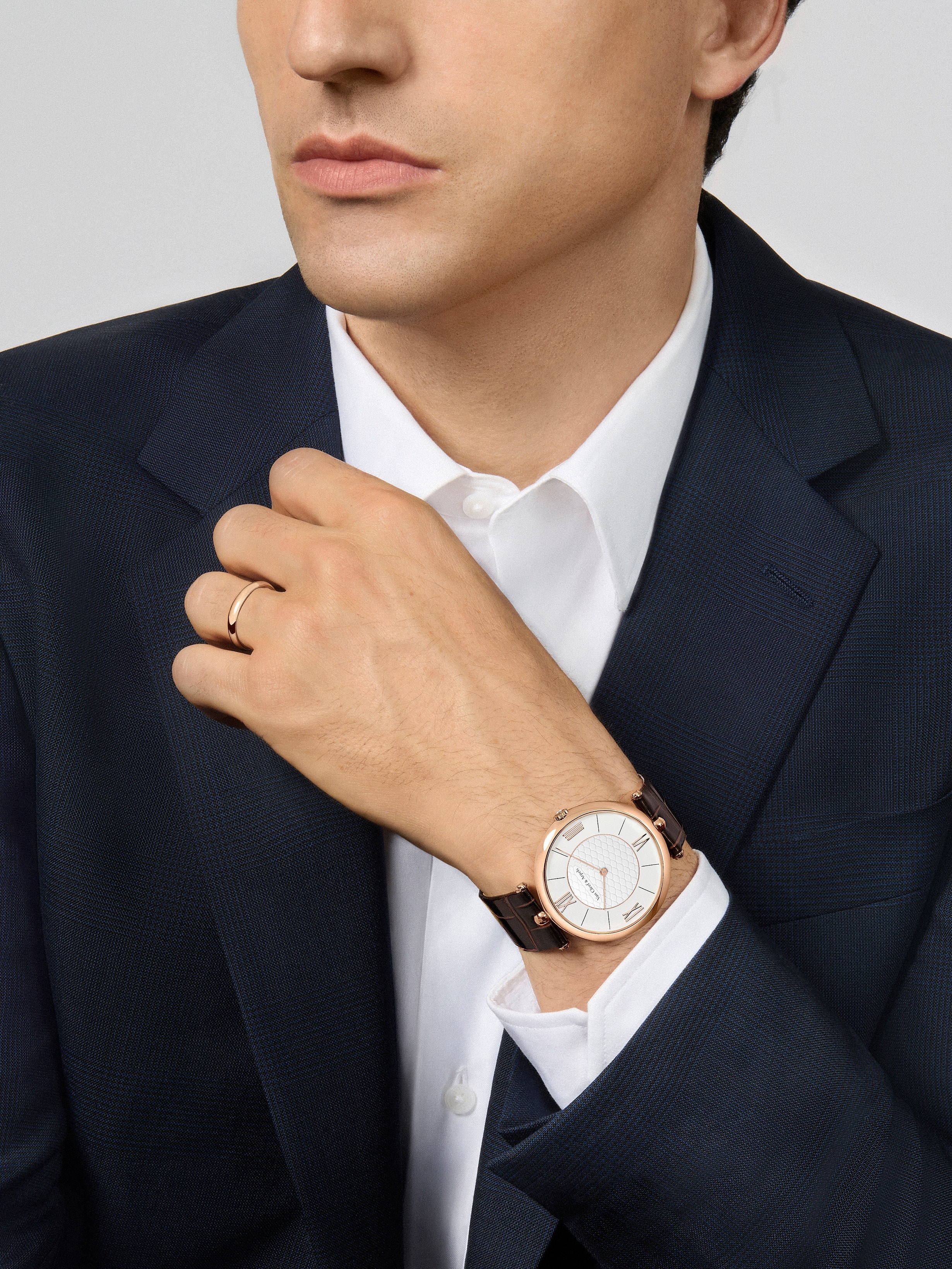 Pierre Arpels腕表，42毫米, 18K玫瑰金, 钻石:  1 宝石,  0.04 克拉, Worn Detail, Watch_梵克雅宝_Van Cleef & Arpels