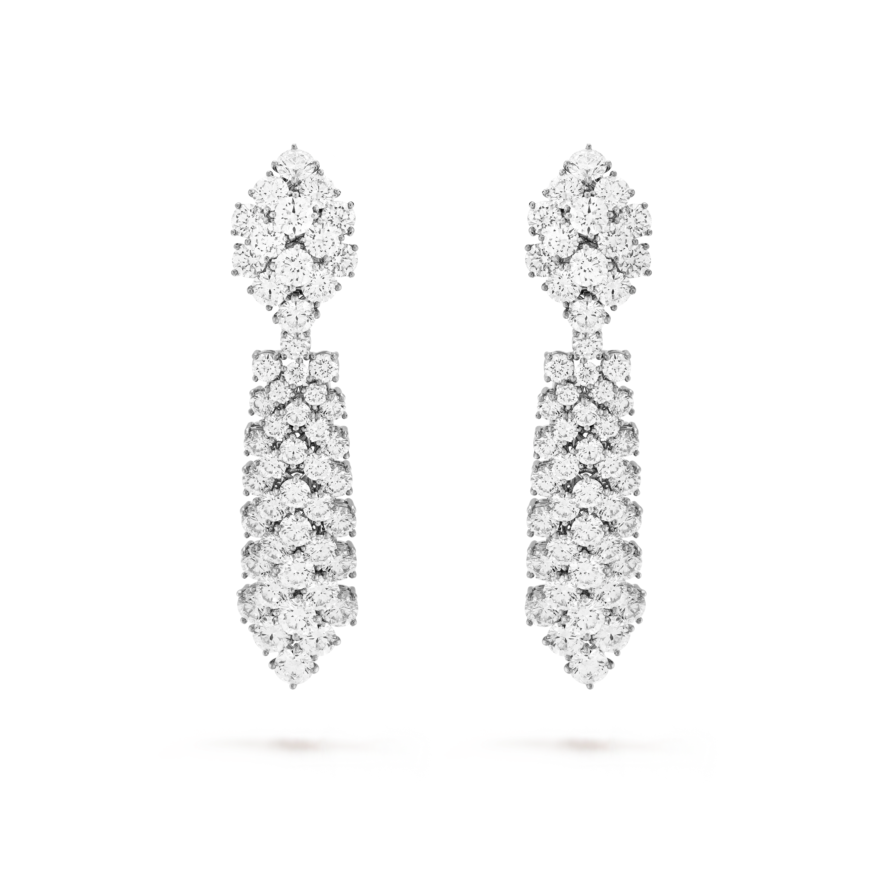 À Cheval可转换式耳环，小号款式, 18K白金, 钻石:  102颗,  16.61 克拉, Front, High Jewelry Earrings_梵克雅宝_Van Cleef & Arpels