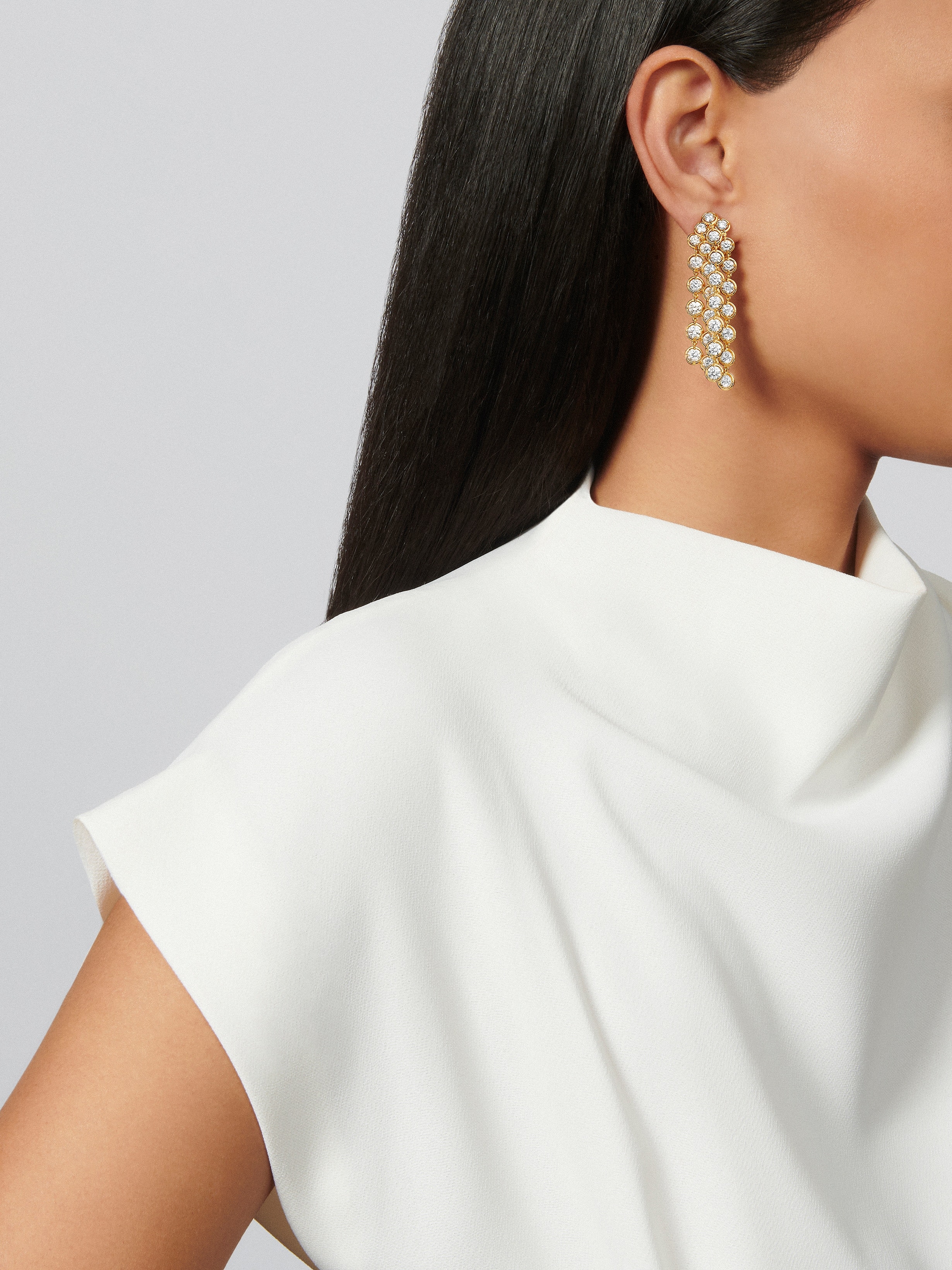 Palmyre耳环, 18K黄金, 钻石:  58颗,  12.33 克拉, Worn Alternative, High Jewelry Earrings_梵克雅宝_Van Cleef & Arpels