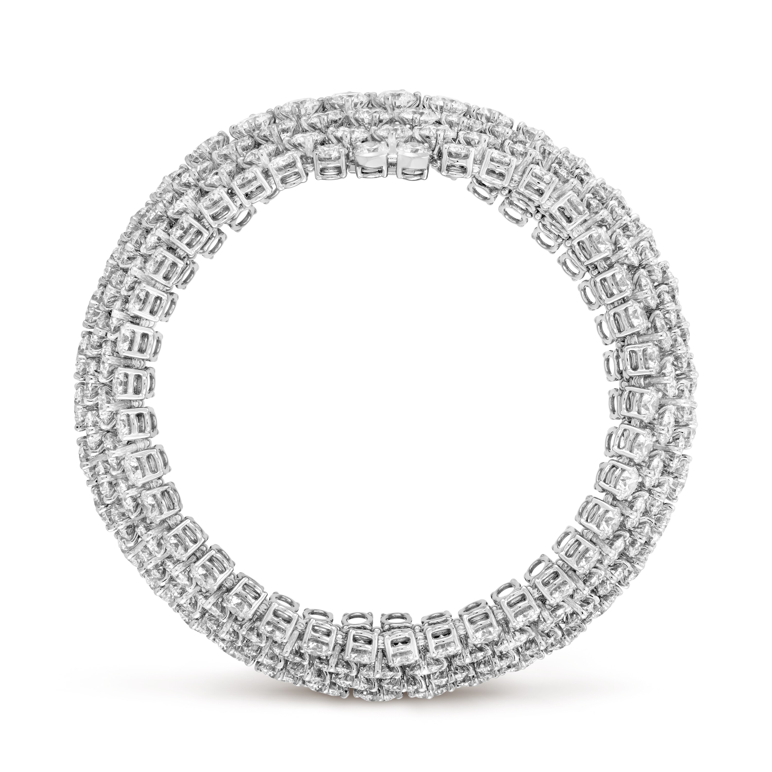 À Cheval 7排镶钻手镯, 铂金, 钻石:  266颗,  74.28 克拉, Close Up, High Jewelry Bracelet_梵克雅宝_Van Cleef & Arpels