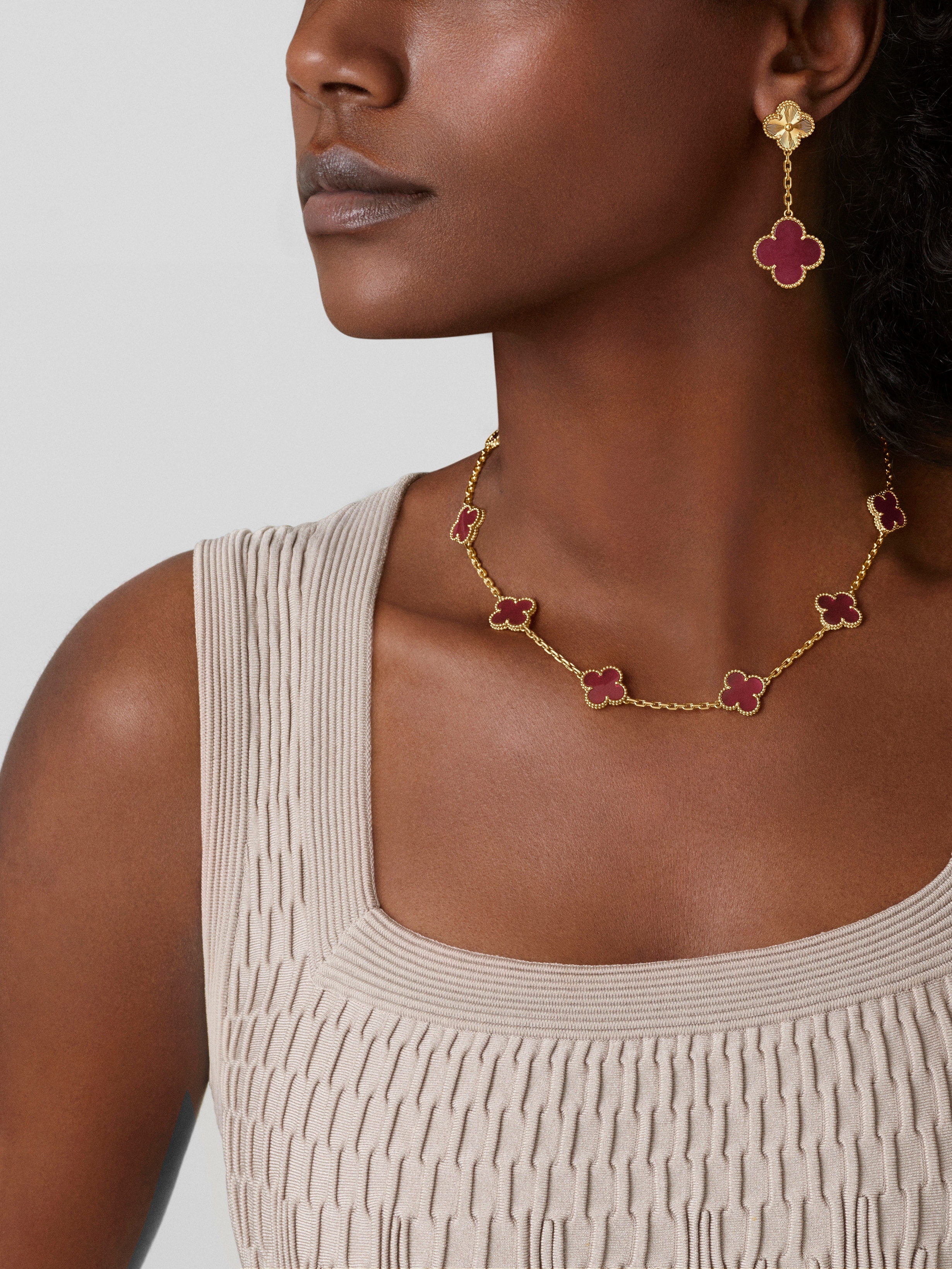 Vintage Alhambra项链，10枚四叶幸运图案, 18K黄金, Worn Alternative, Jewelry Necklace_梵克雅宝_Van Cleef & Arpels