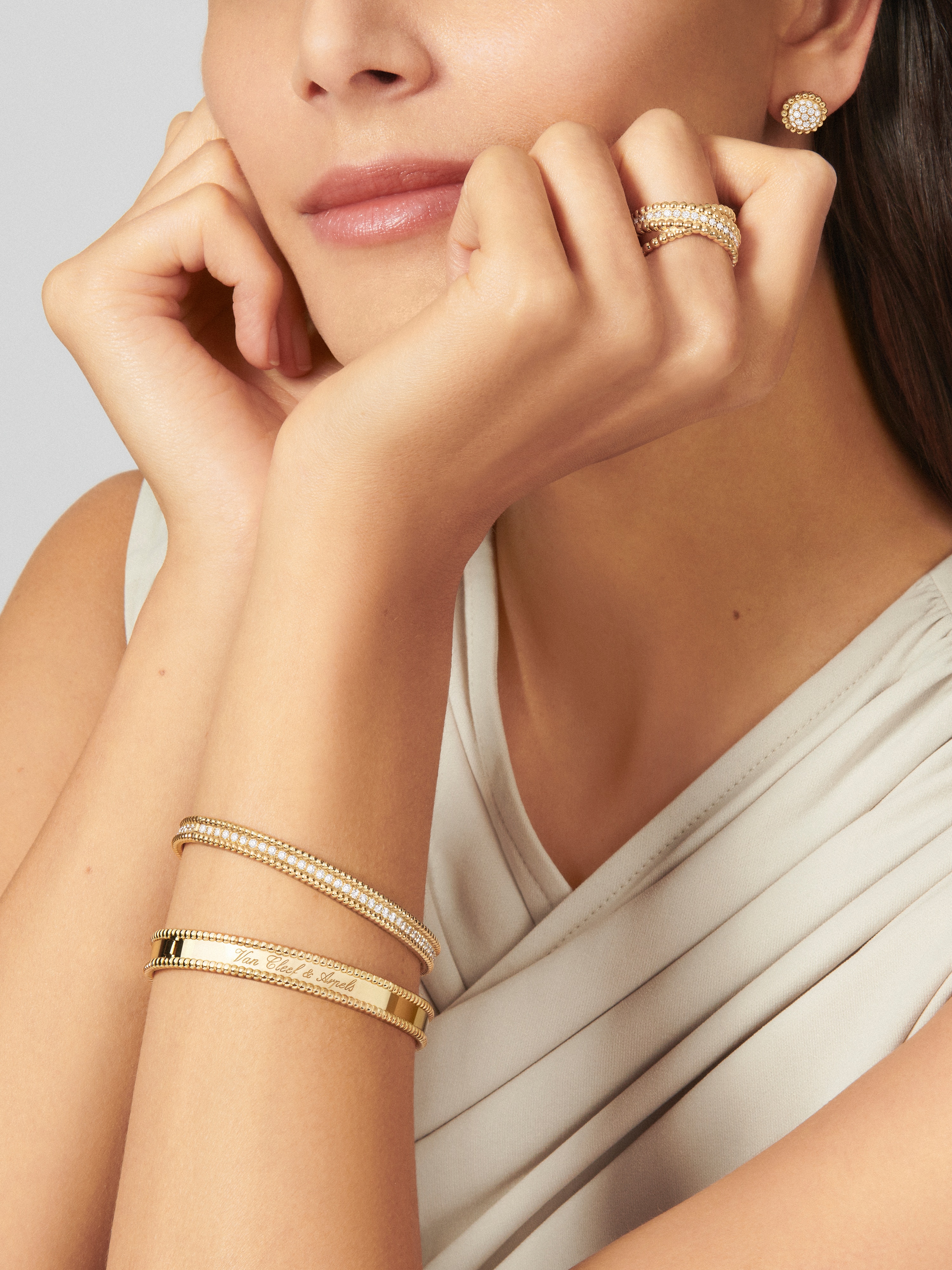 Perlee signature bracelet medium model 18K yellow gold Van Cleef Arpels