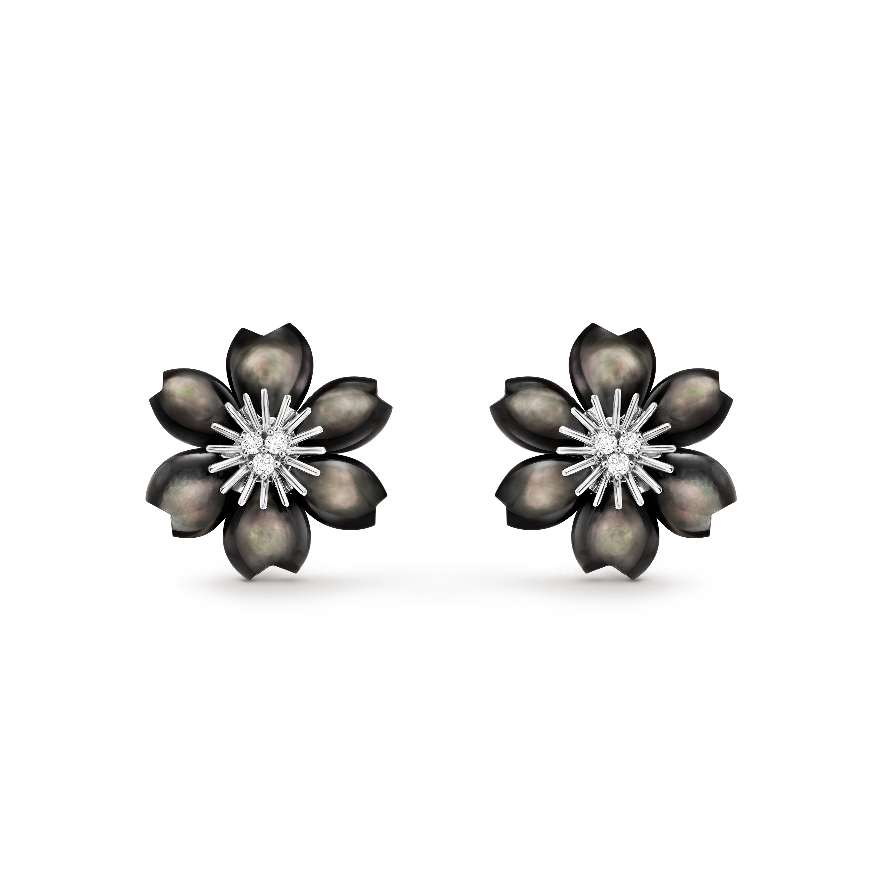 Rose de Noël耳环，迷你款式, 18K白金, 珍珠母贝:  12颗, 钻石:  6颗,  0.21 克拉, Front, Jewelry Earrings_梵克雅宝_Van Cleef & Arpels