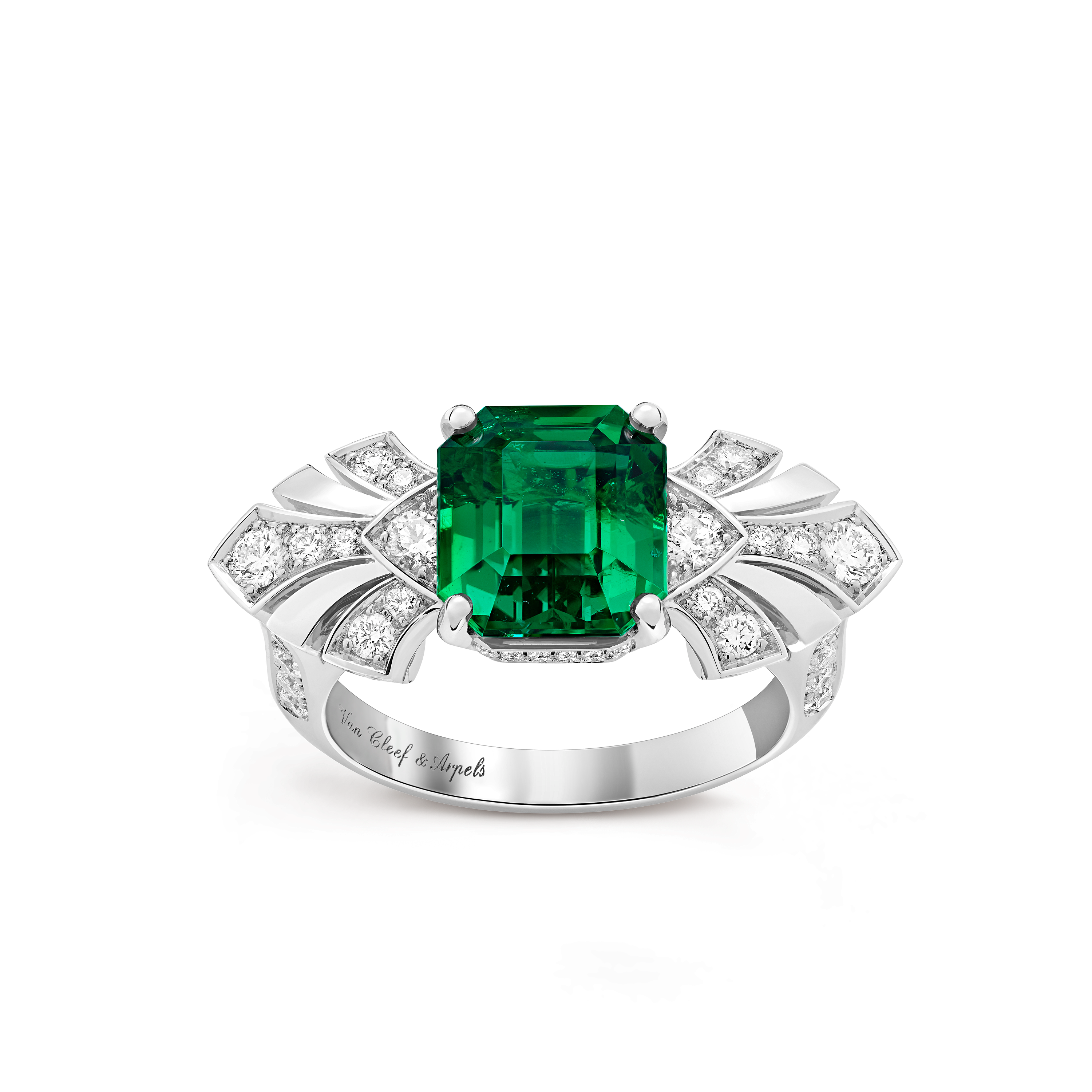 Eventails solitaire Emerald 2.92 cts, Platinum, Diamond:  76 stones,  0.81 carat, Emerald:  1 stone,  2.92 carats, Front, High Jewelry Ring - Van Cleef & Arpels