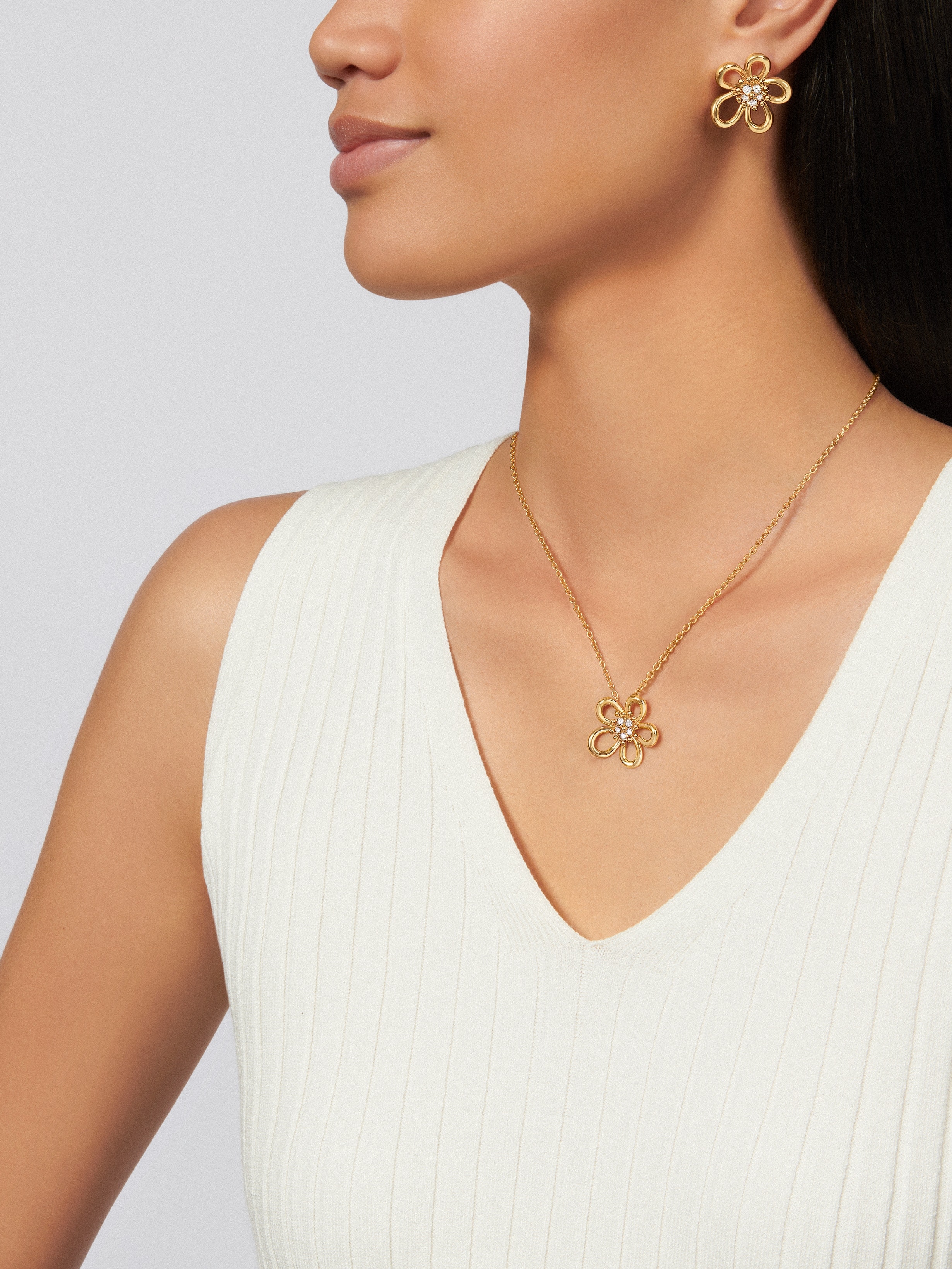 Flowerlace吊坠, 18K黄金, 钻石:  5颗,  0.25 克拉, Worn Detail, Jewelry Pendent_梵克雅宝_Van Cleef & Arpels