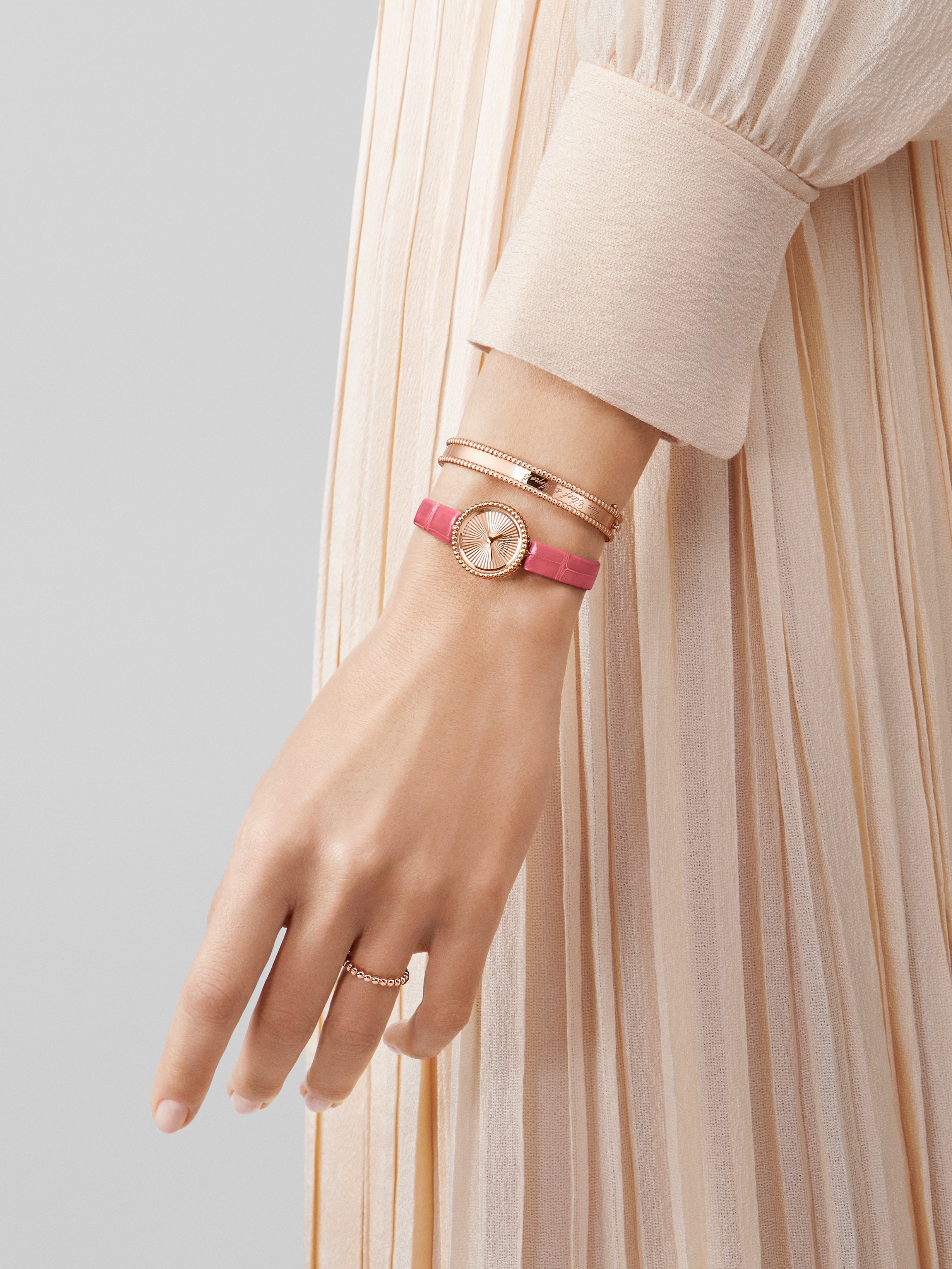 Perlée signature手镯，超大号款式, 18K玫瑰金, Worn Alternative, Jewelry Bracelet_梵克雅宝_Van Cleef & Arpels