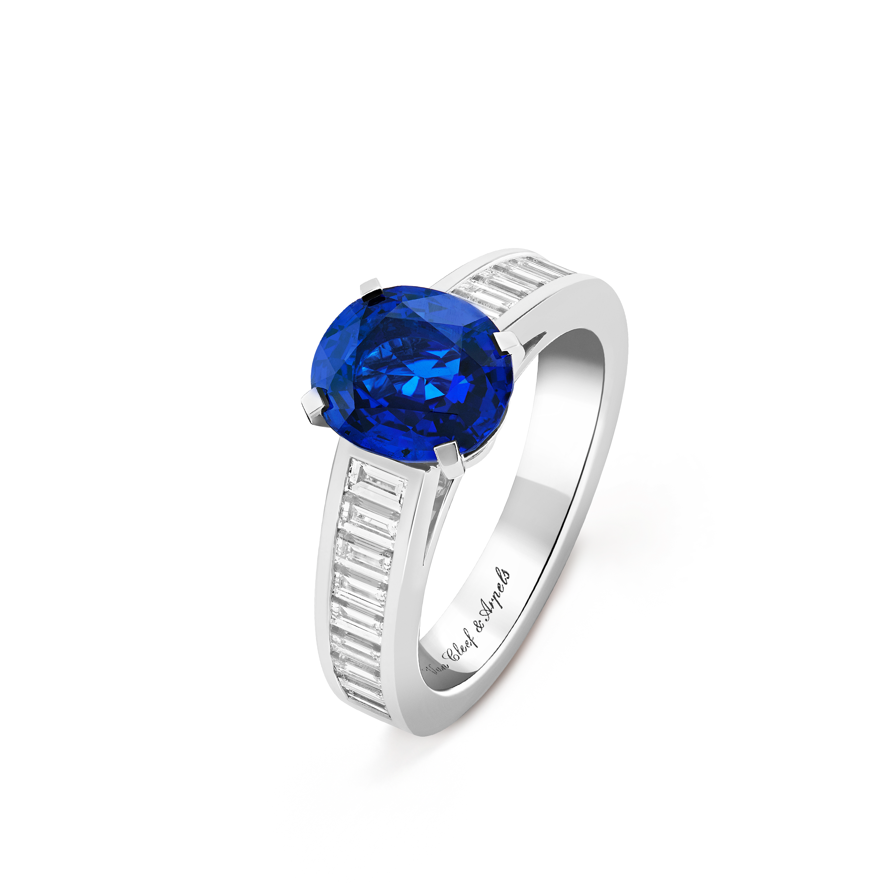 Menuet单颗宝石戒指，2.46克拉的蓝宝石, 铂金, 蓝宝石:  1 宝石,  2.46 克拉, 钻石:  18颗,  0.87 克拉, Three Fourth, High Jewelry Ring_梵克雅宝_Van Cleef & Arpels