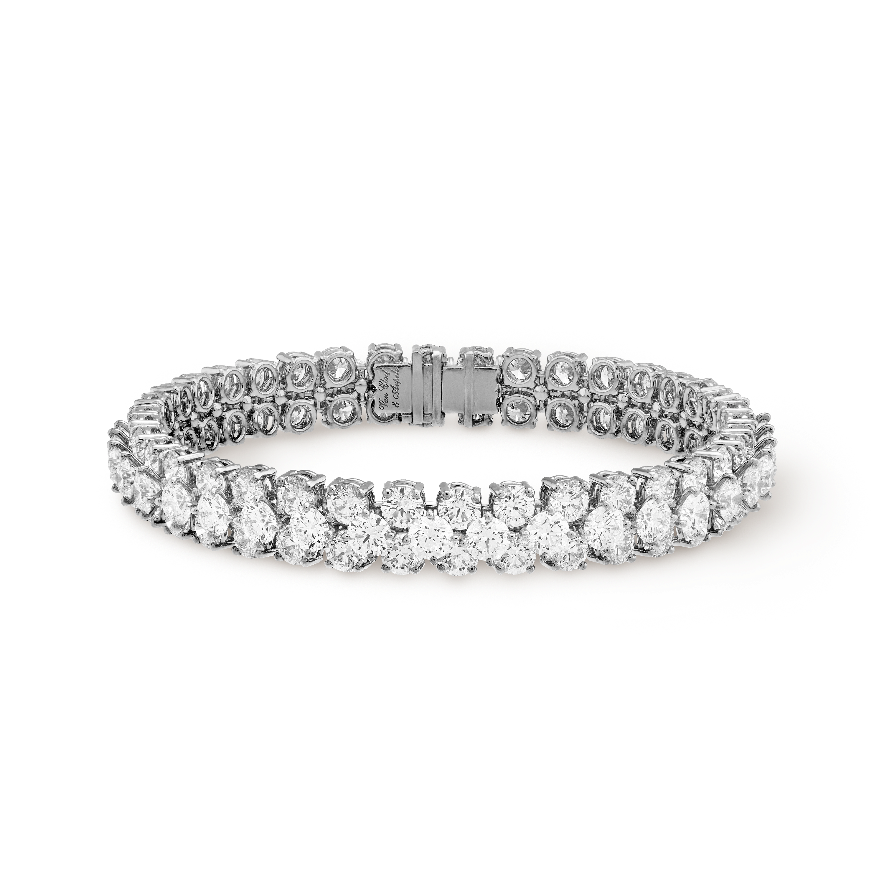 À Cheval可转换式项链，3排镶钻设计, 18K白金, 钻石:  282颗,  51.45 克拉, On Stand, High Jewelry Necklace