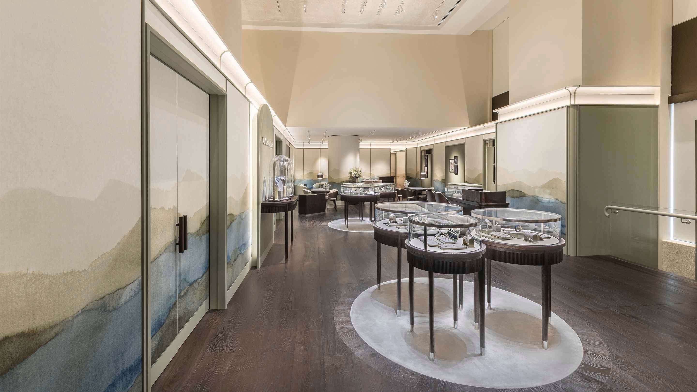 The temporary Van Cleef & Arpels boutique on George Street, Sydney, presents the main area view.