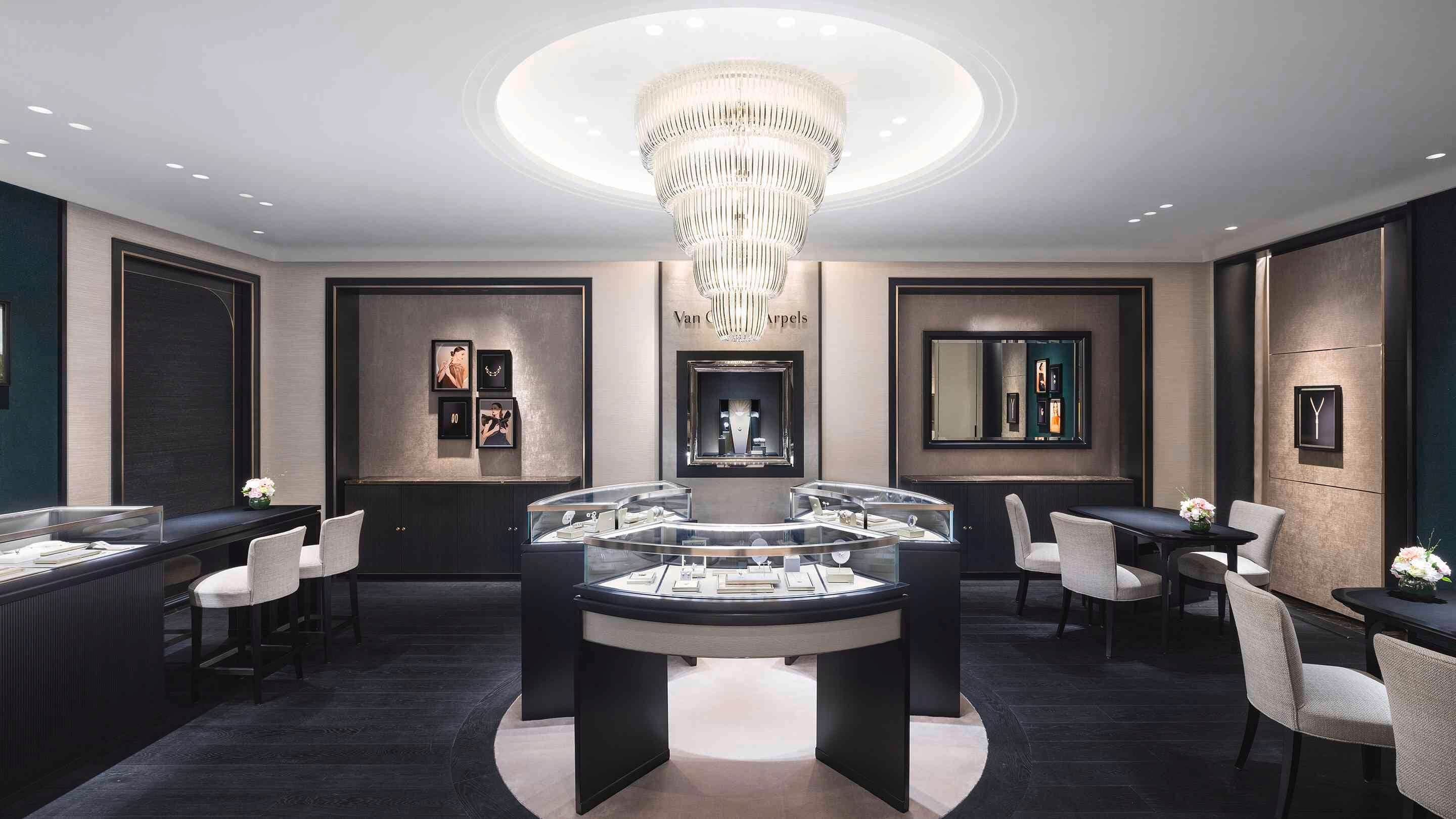 Seoul - Lotte Main boutique present the interior view, Van Cleef & Arpels