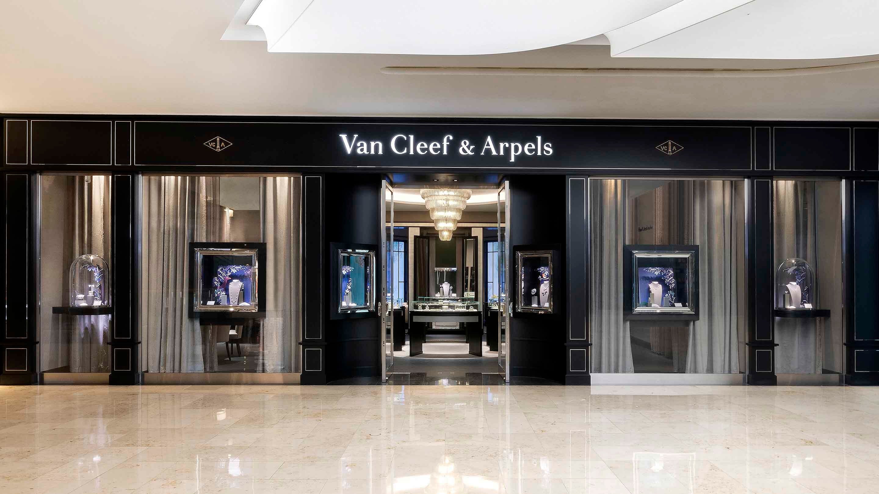 Nanjing Deji present the interior facade view, Van Cleef & Arpels.