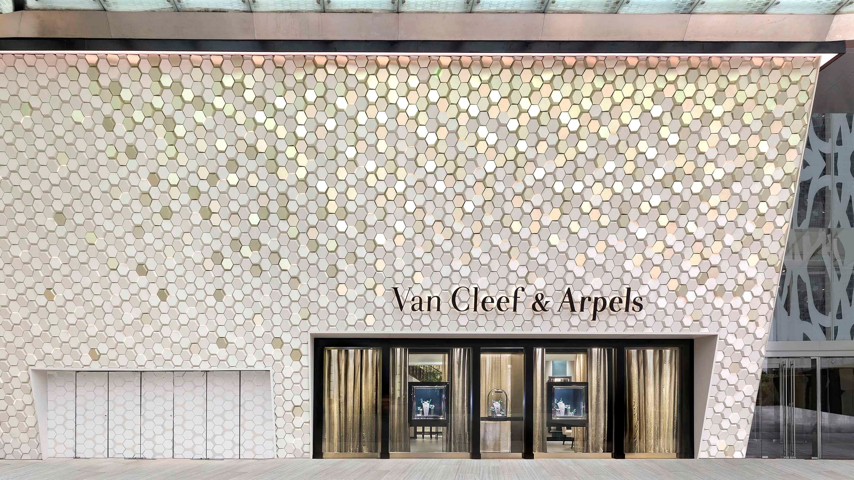 Shangai ifc present the facade view, Van Cleef & Arpels.